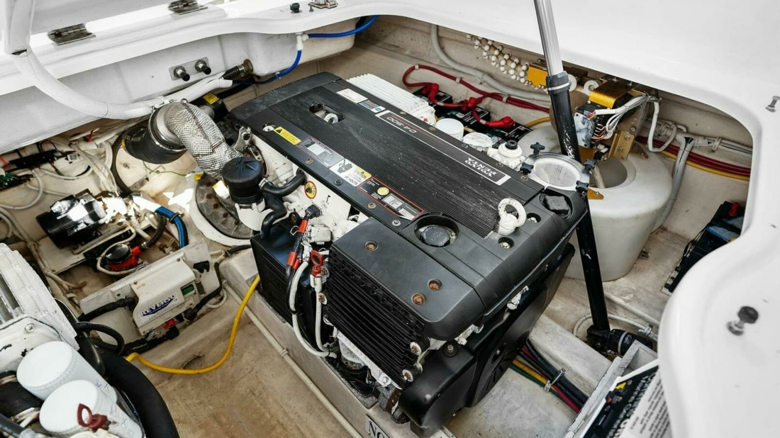 2008 Tiara Yachts 3500 Sovran "Fridge Benefit"