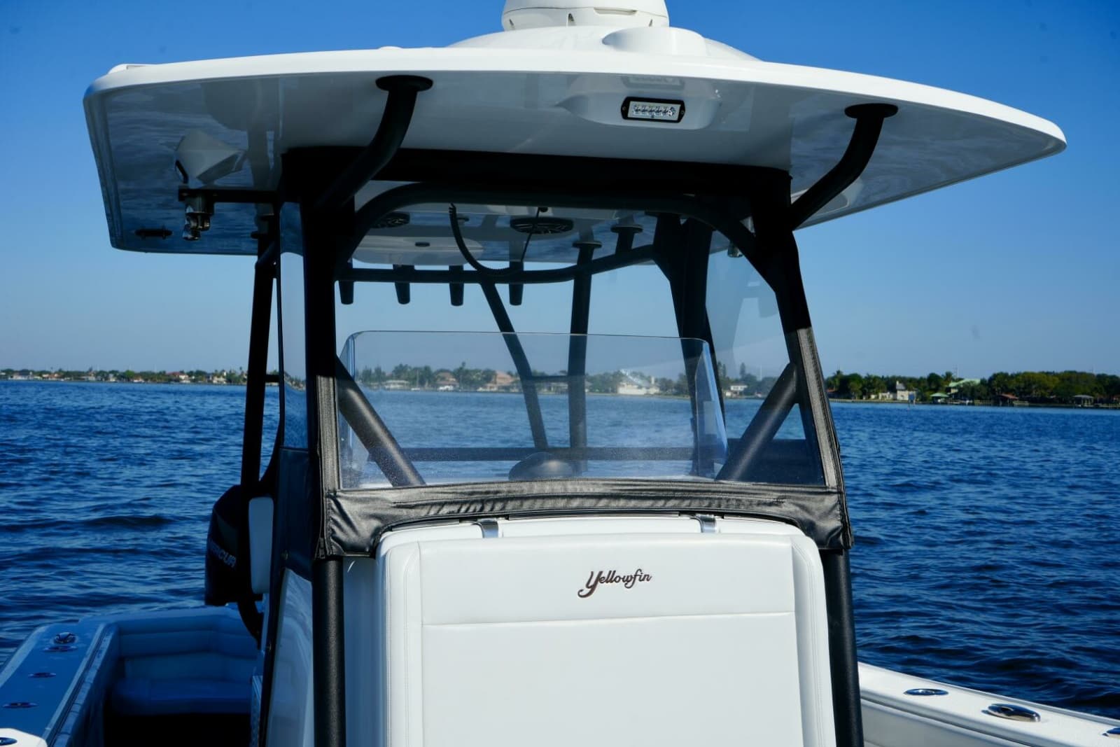 Yellowfin 32 Luhn 32- Center Console