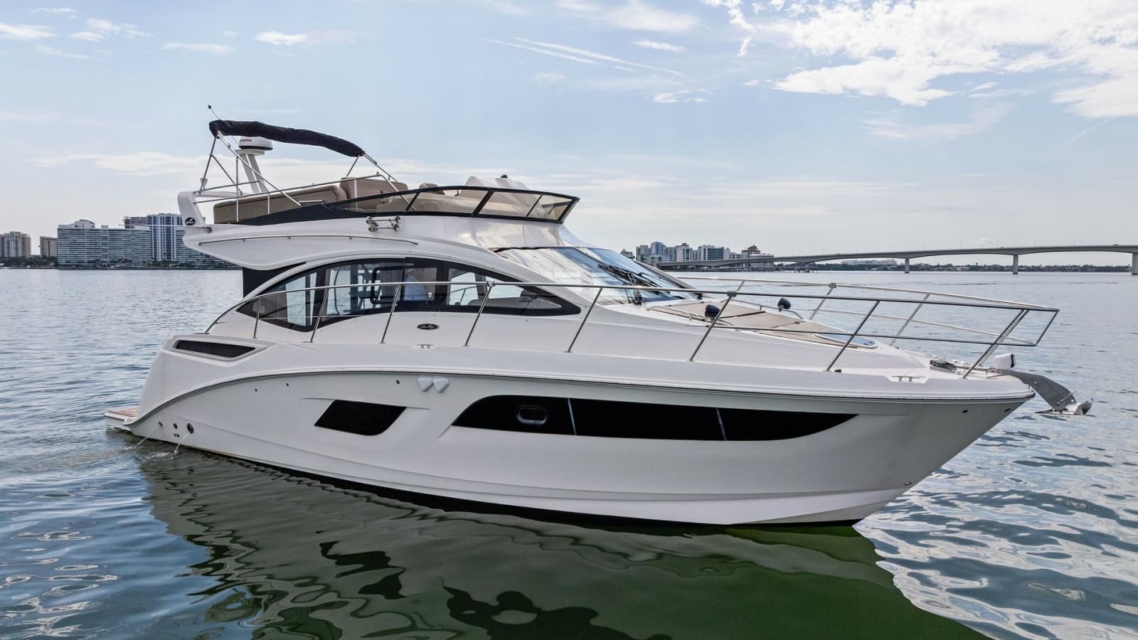Starboard View of Sea Ray 400 Fly