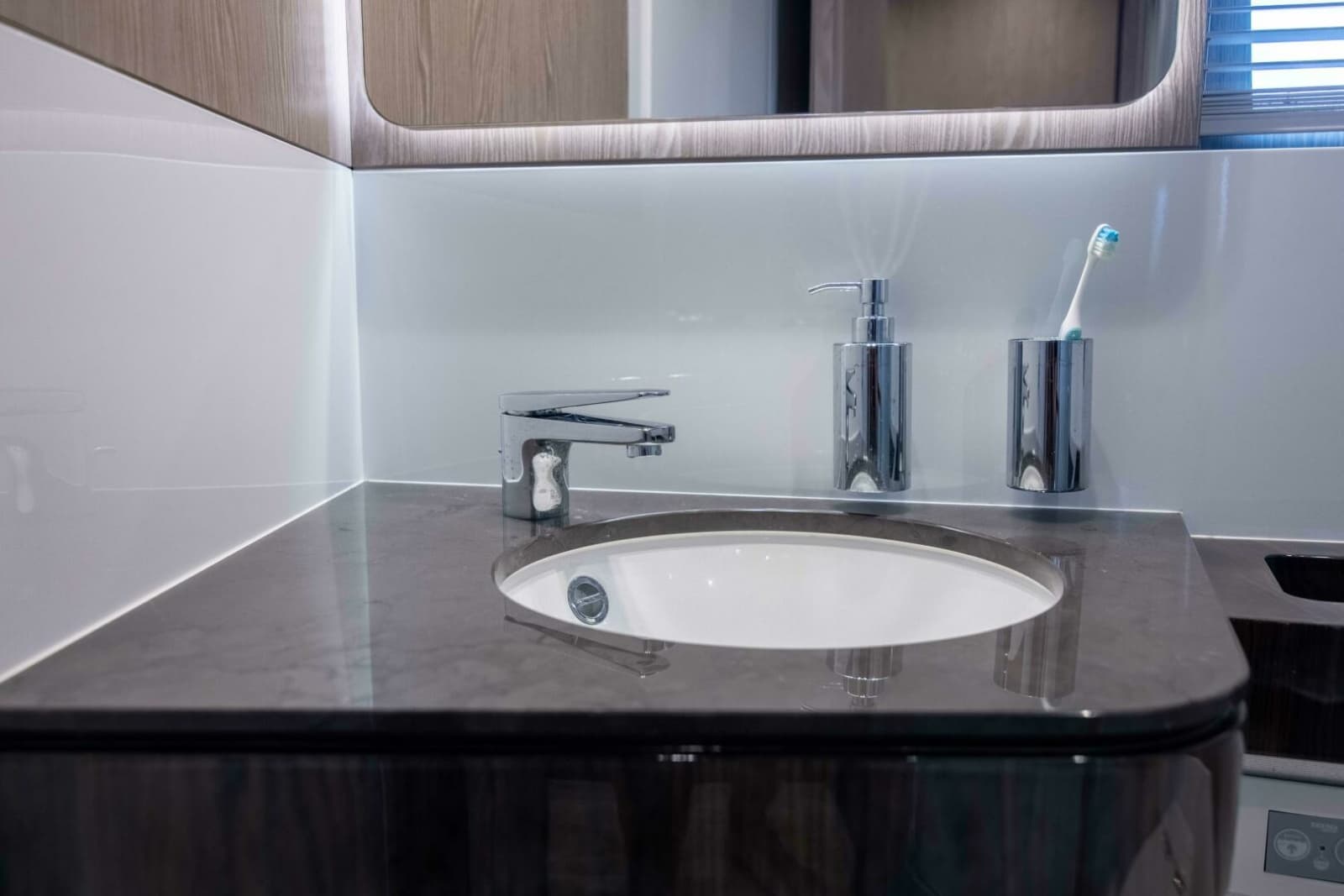 Azimut 70 Triple Play -