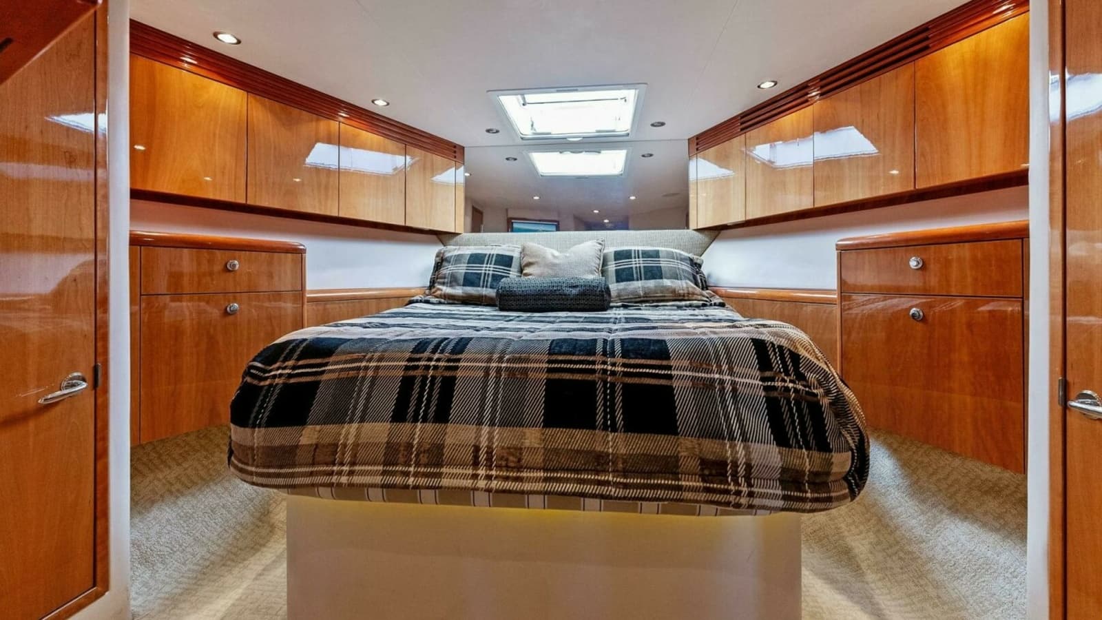 2007 Hatteras 64 Convertible CHUPACABRA - Forward Stateroom with Skylight