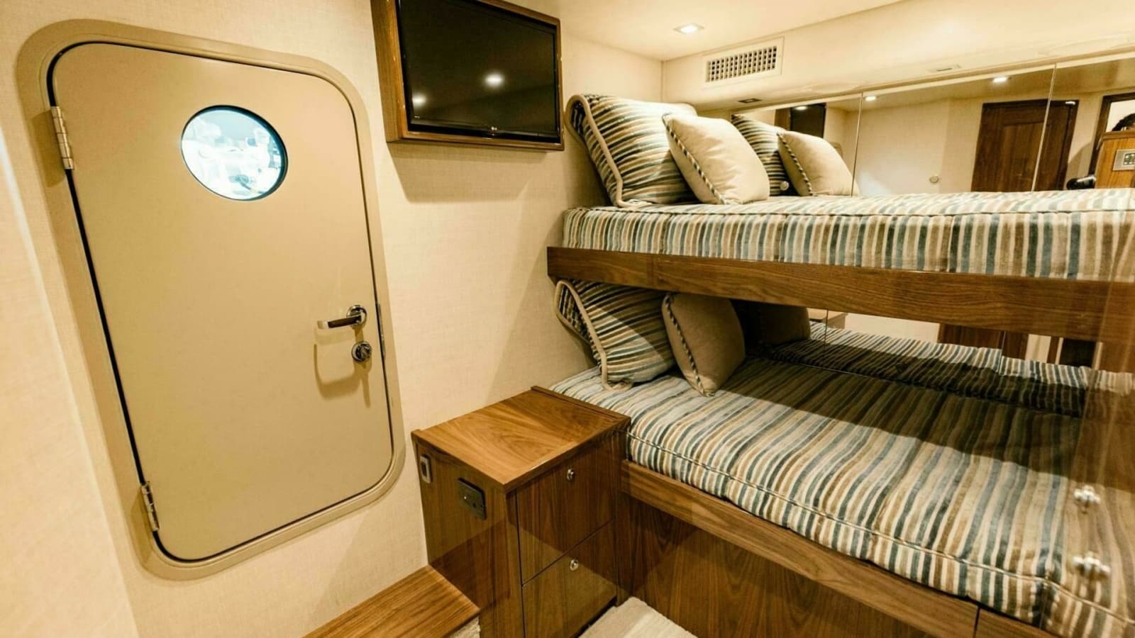 2020 Viking 72 Enclosed Bridge