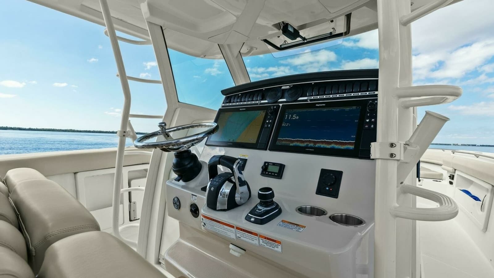 2019 Boston Whaler 380 Outrage 'Lima Kilo' - Helm