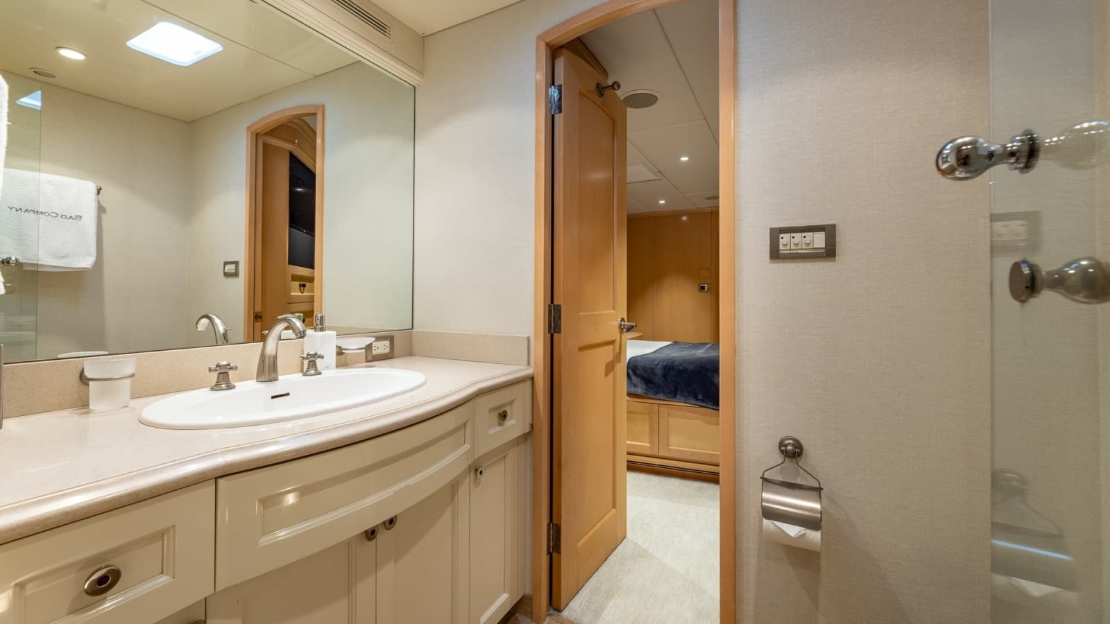 1998 Trinity Yachts Sport Fisherman - BAD COMPANY: Private Ensuite Bathroom View