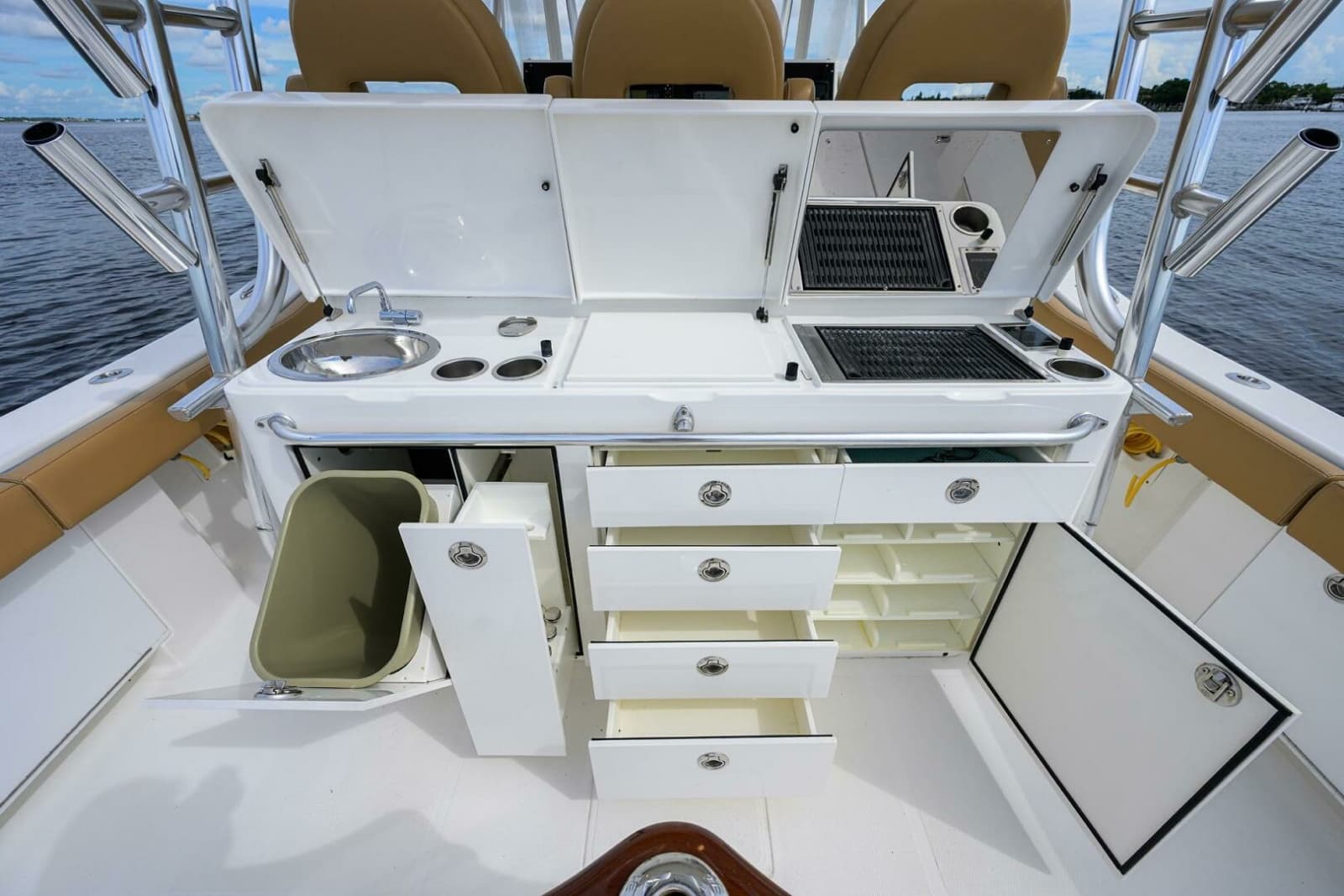 2018 Buddy Davis 42 Center Console - Tackle Center