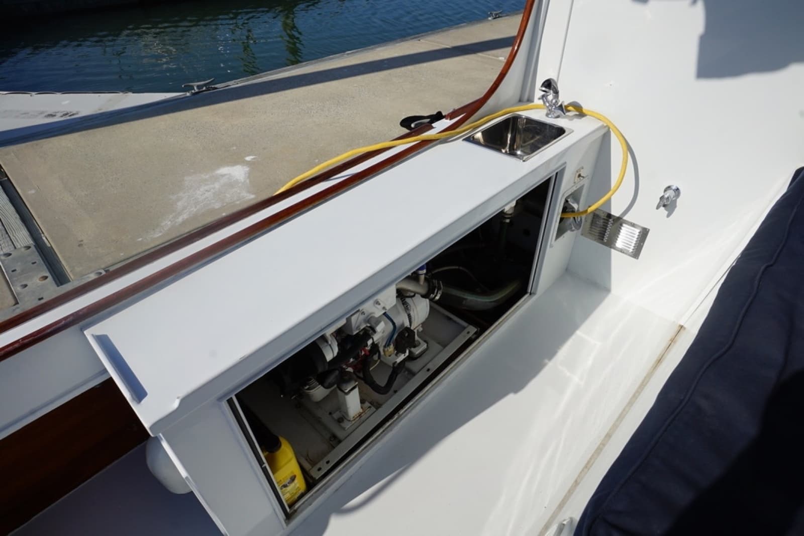 Rowe 36' Salty Dog - Generator