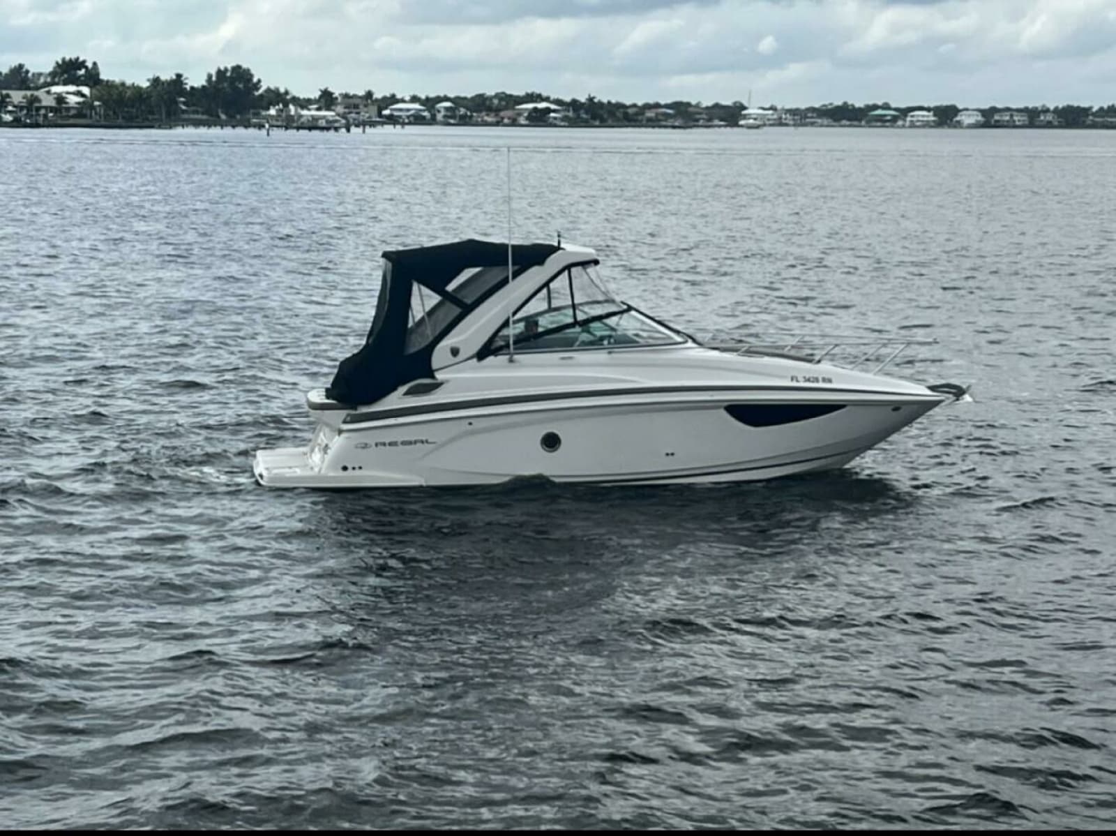 Regal 28 Express-Profile