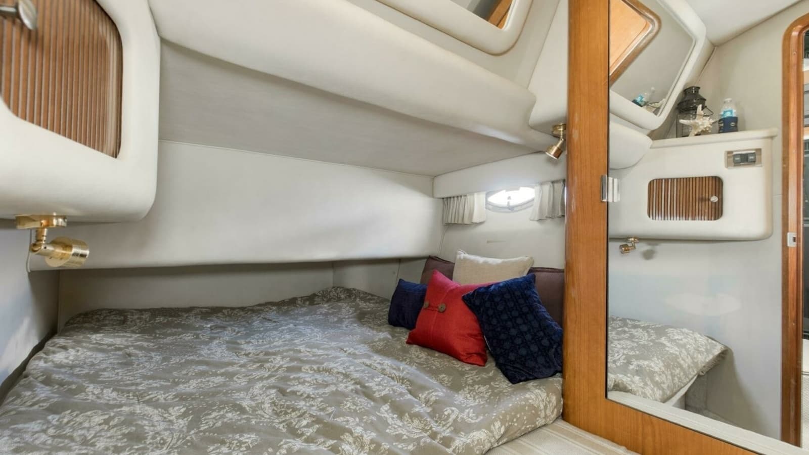 2000 40 Sea Ray 400 Sedan Bridge Silver Lining Port Stateroom
