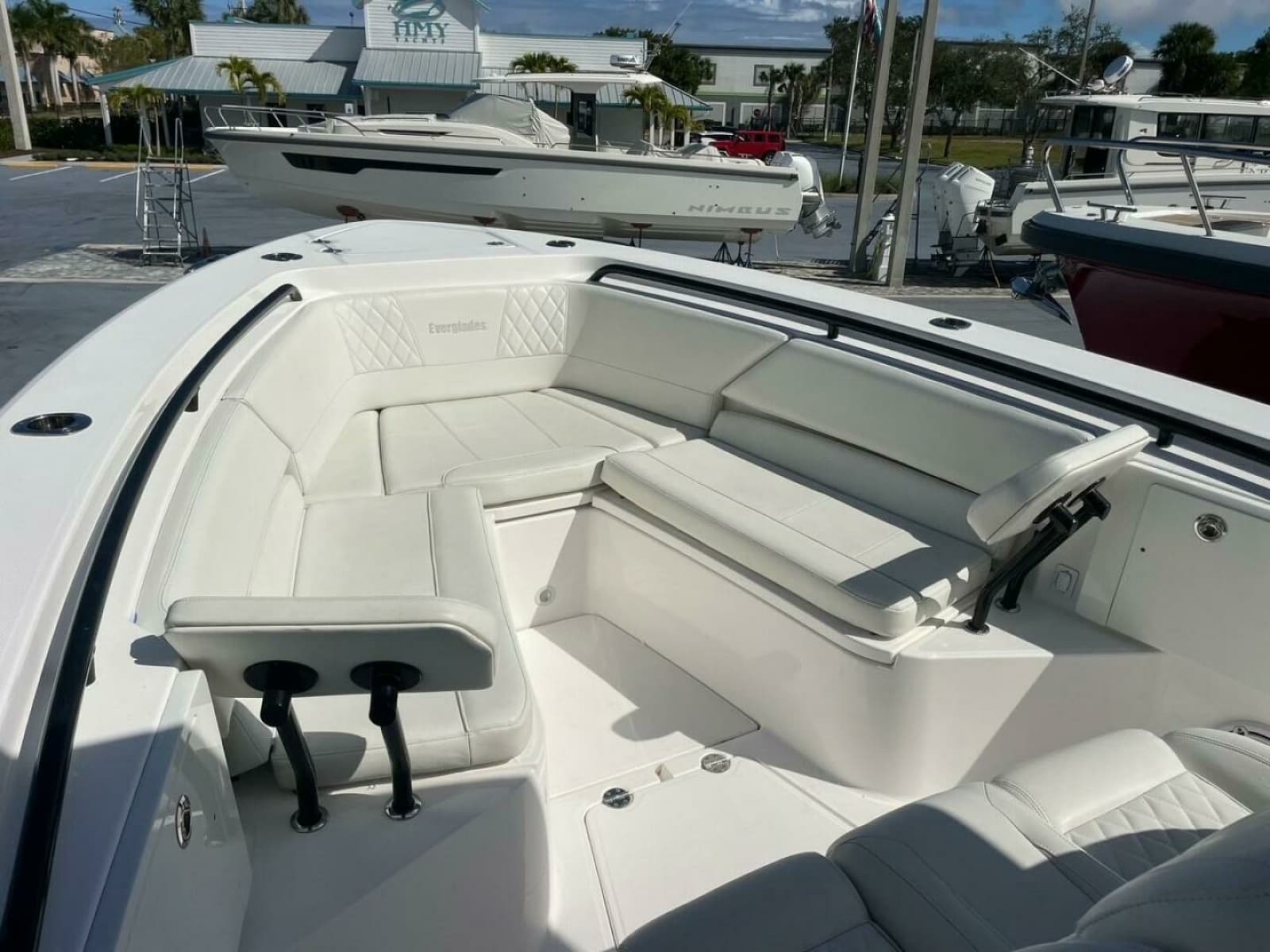 Everglades 335 Center Console -