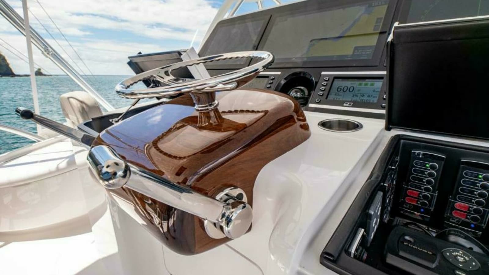 Flybridge Helm Station