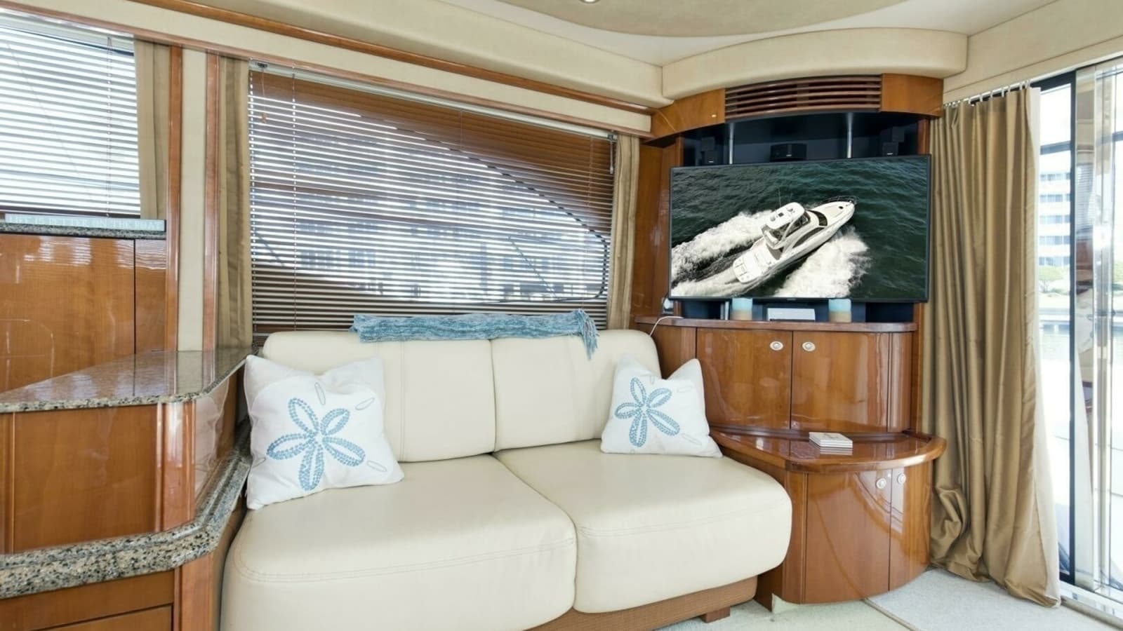 2007 52 Sea Ray Sedan Bridge Reel Destiny Salon (3)