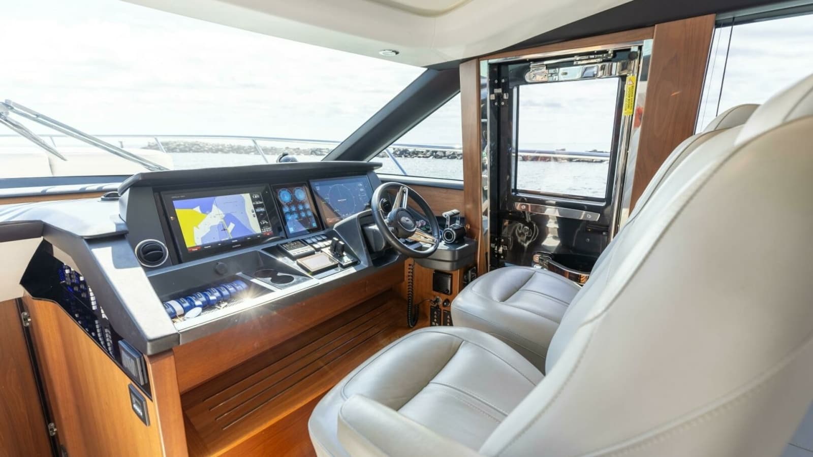 2019 Princess S65-CREWSZING- Helm