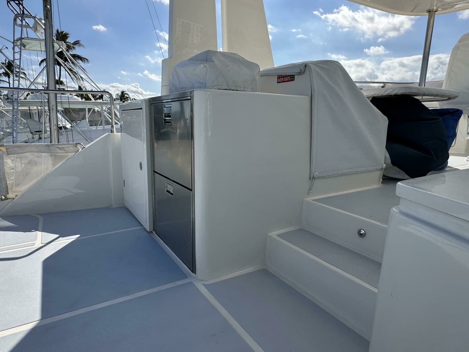 Outer Reef 62 SOUTH  PAWS - Flybridge