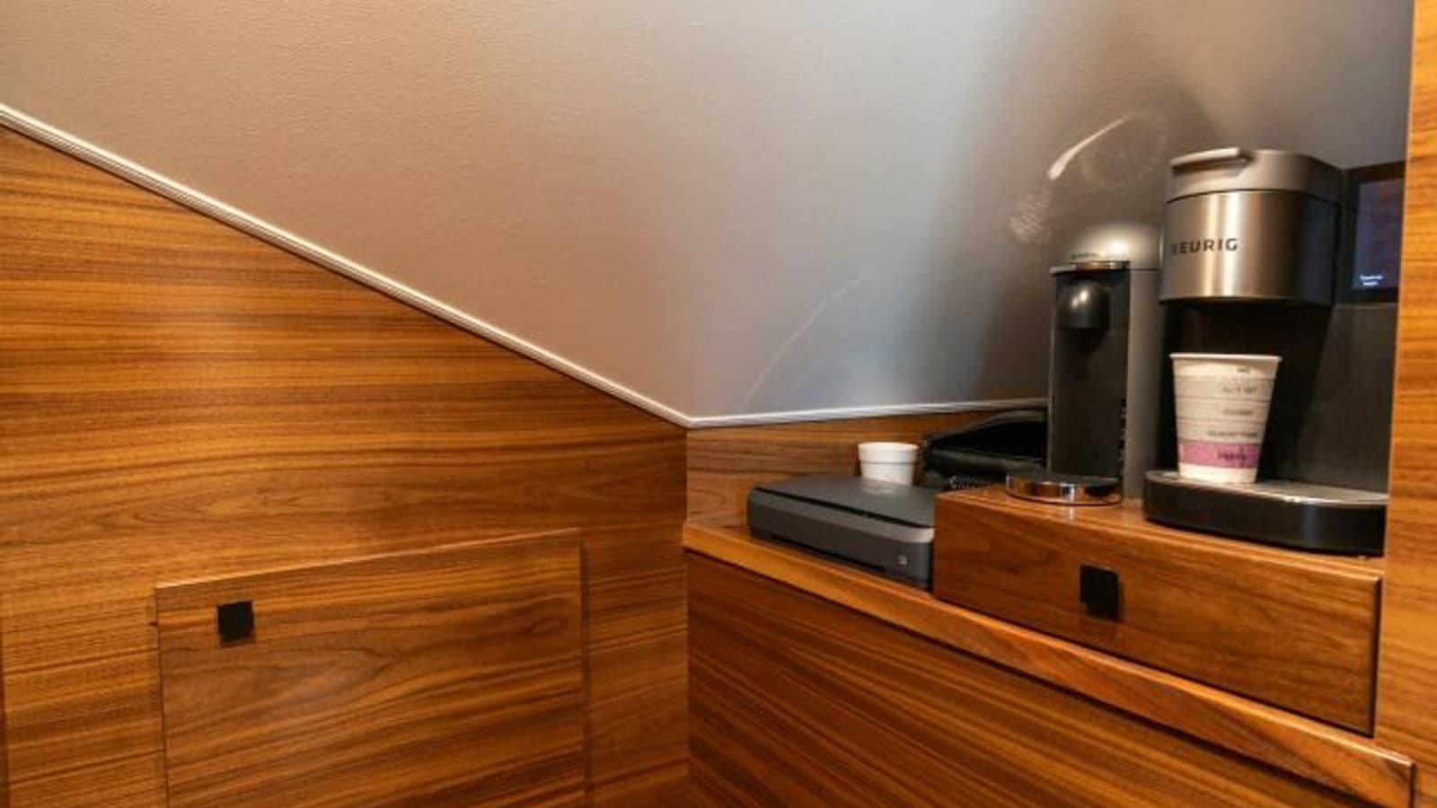 2025 82 Viking Convertible Boujie Port Coffee Room