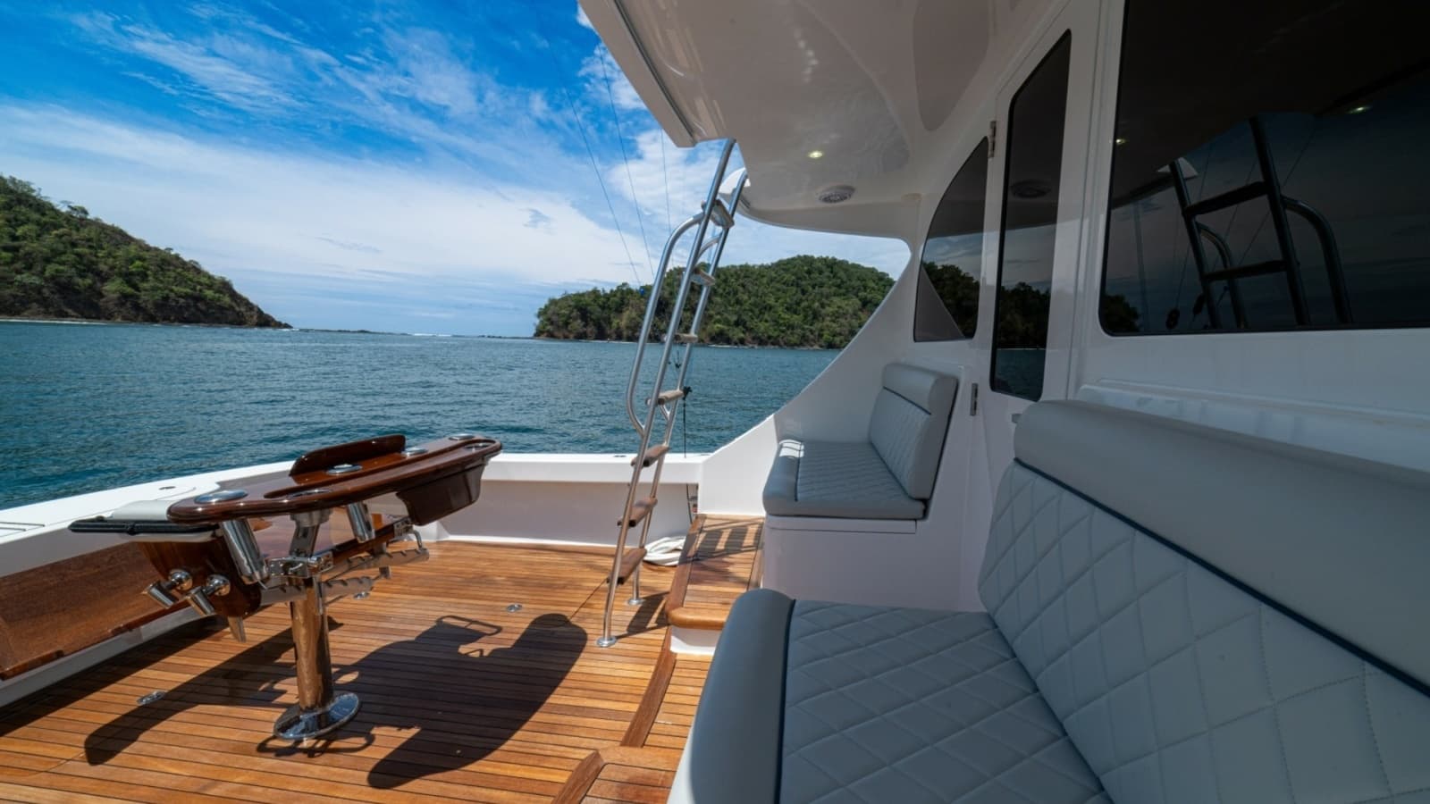 2023 Viking 46 Billfish Cockpit