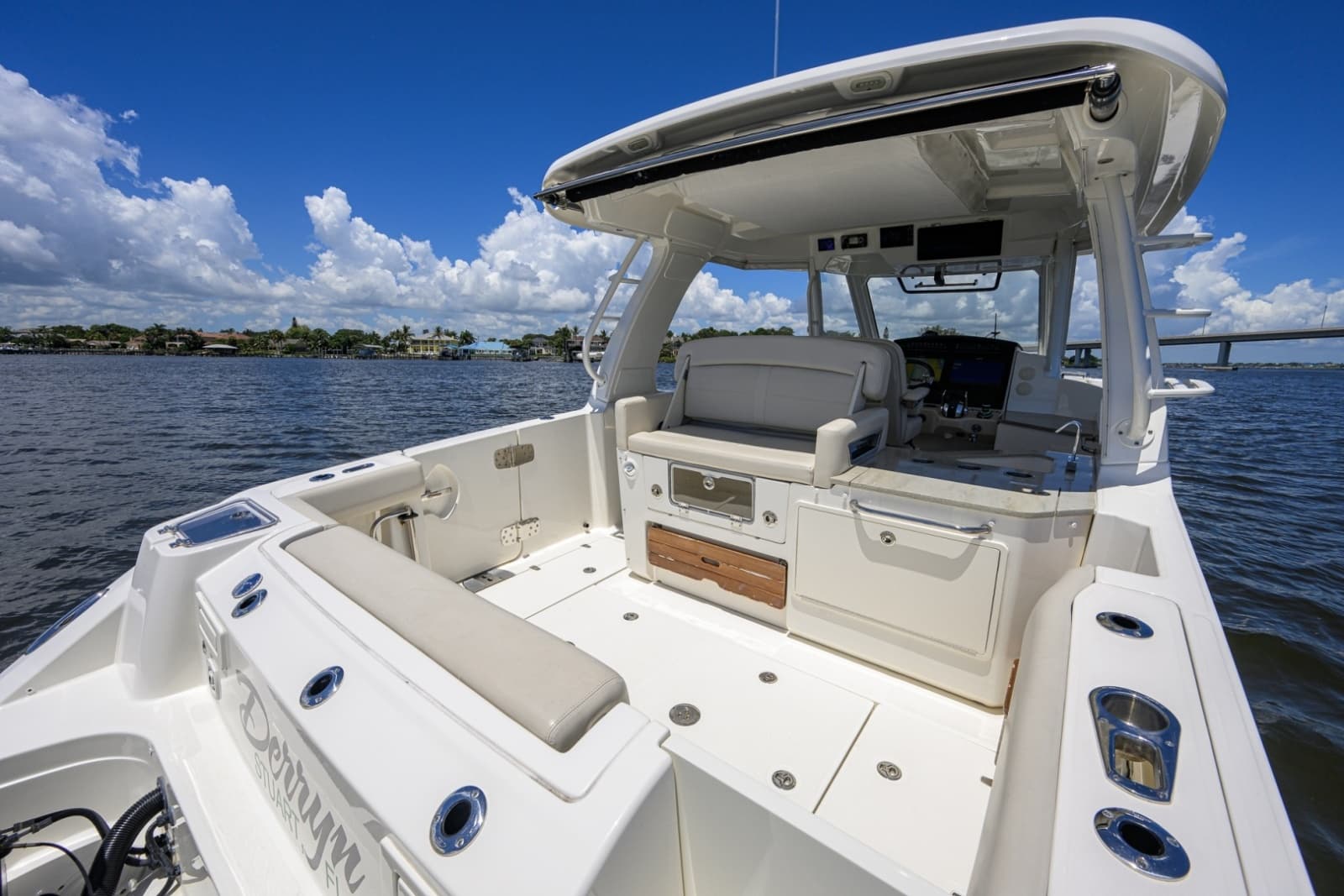 Boston Whaler 35 - DERRYN -  Cockpit
