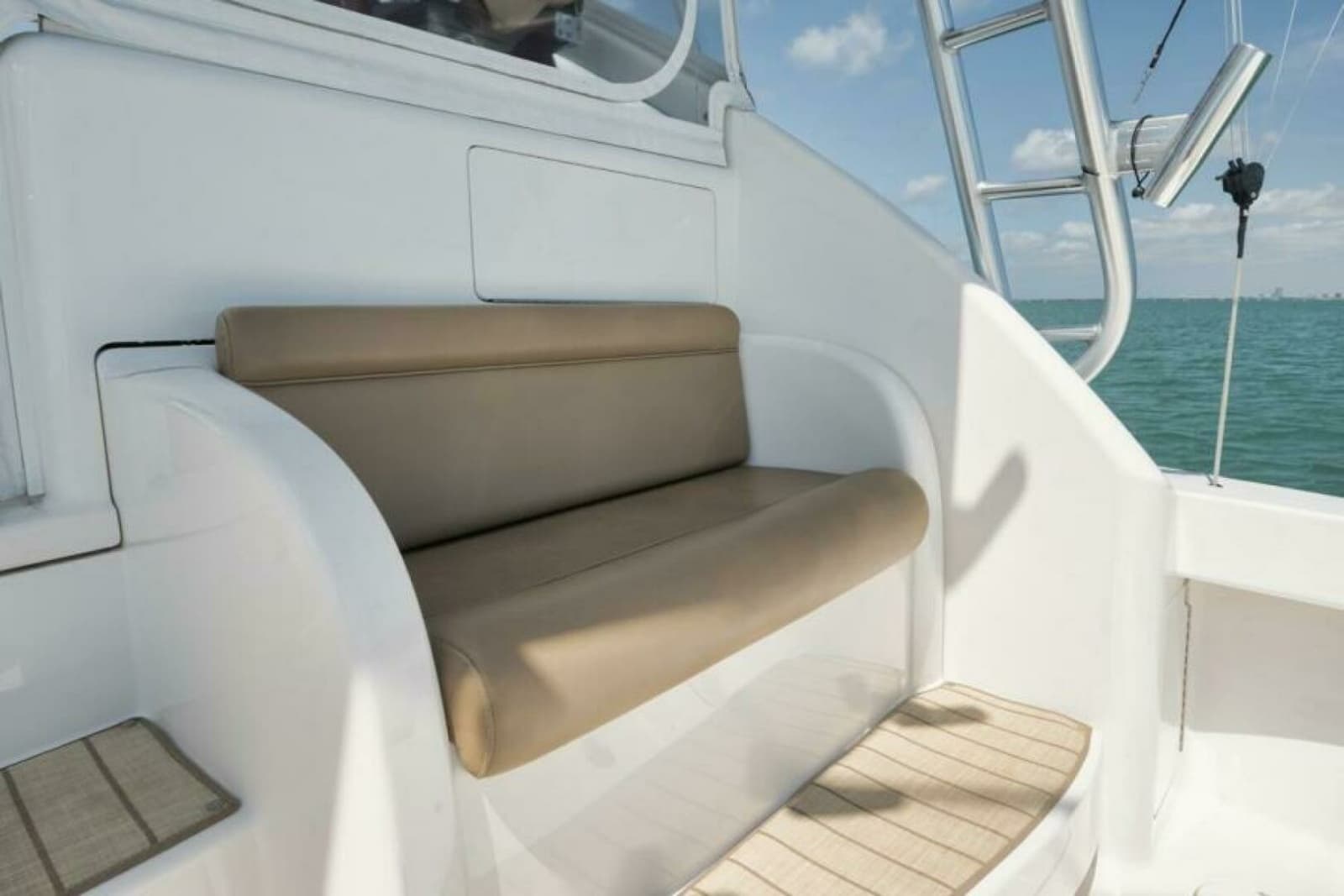 Viking 42 GAMECHANGER - Cockpit