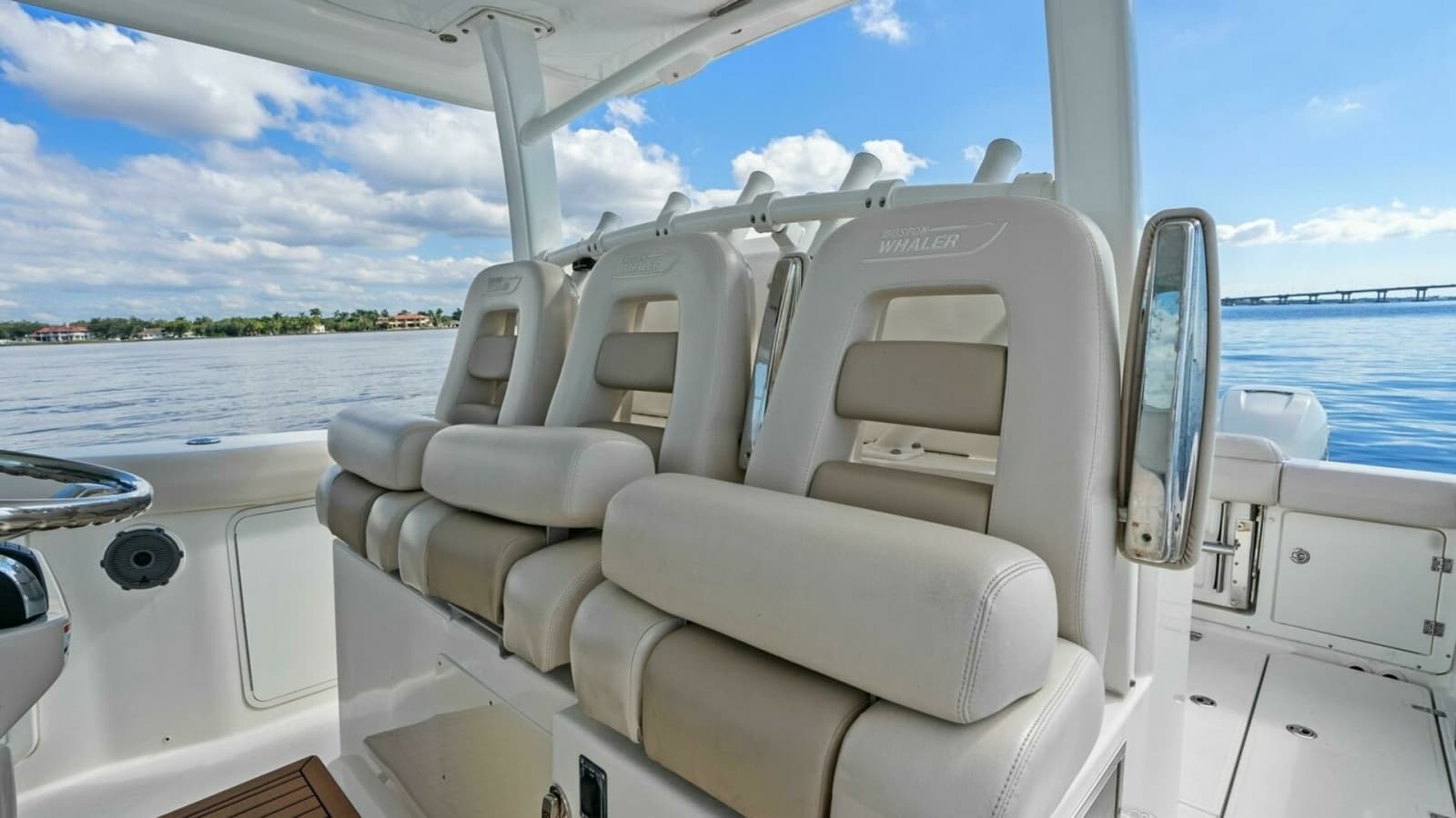 2019 Boston Whaler 380 Outrage 'Lima Kilo' - Helm Seating