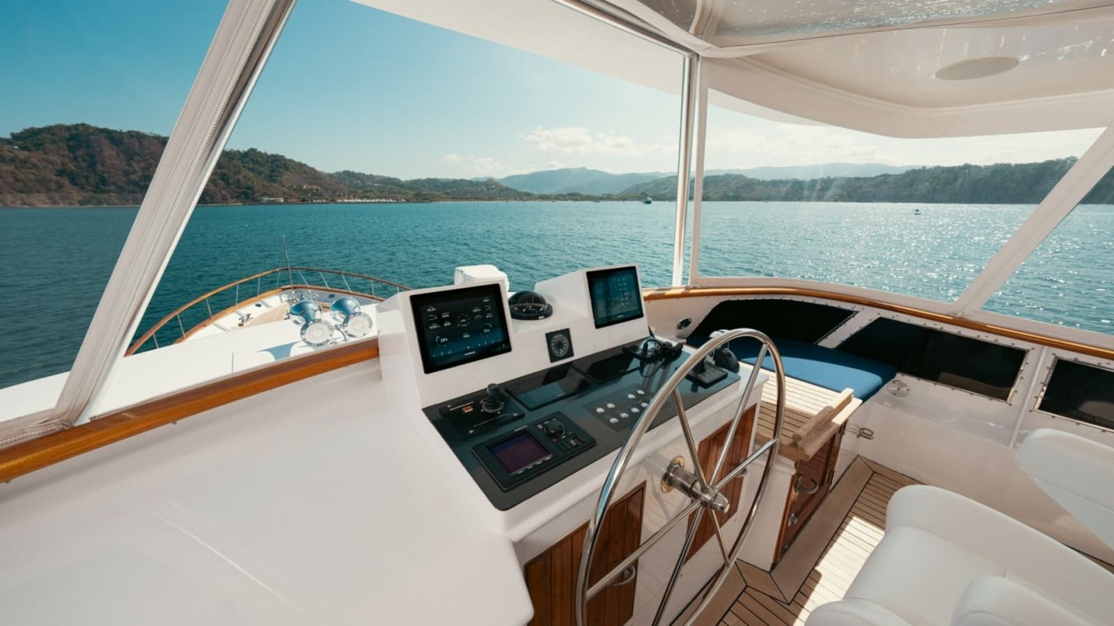 1971 Feadship 101 Flybridge Helm