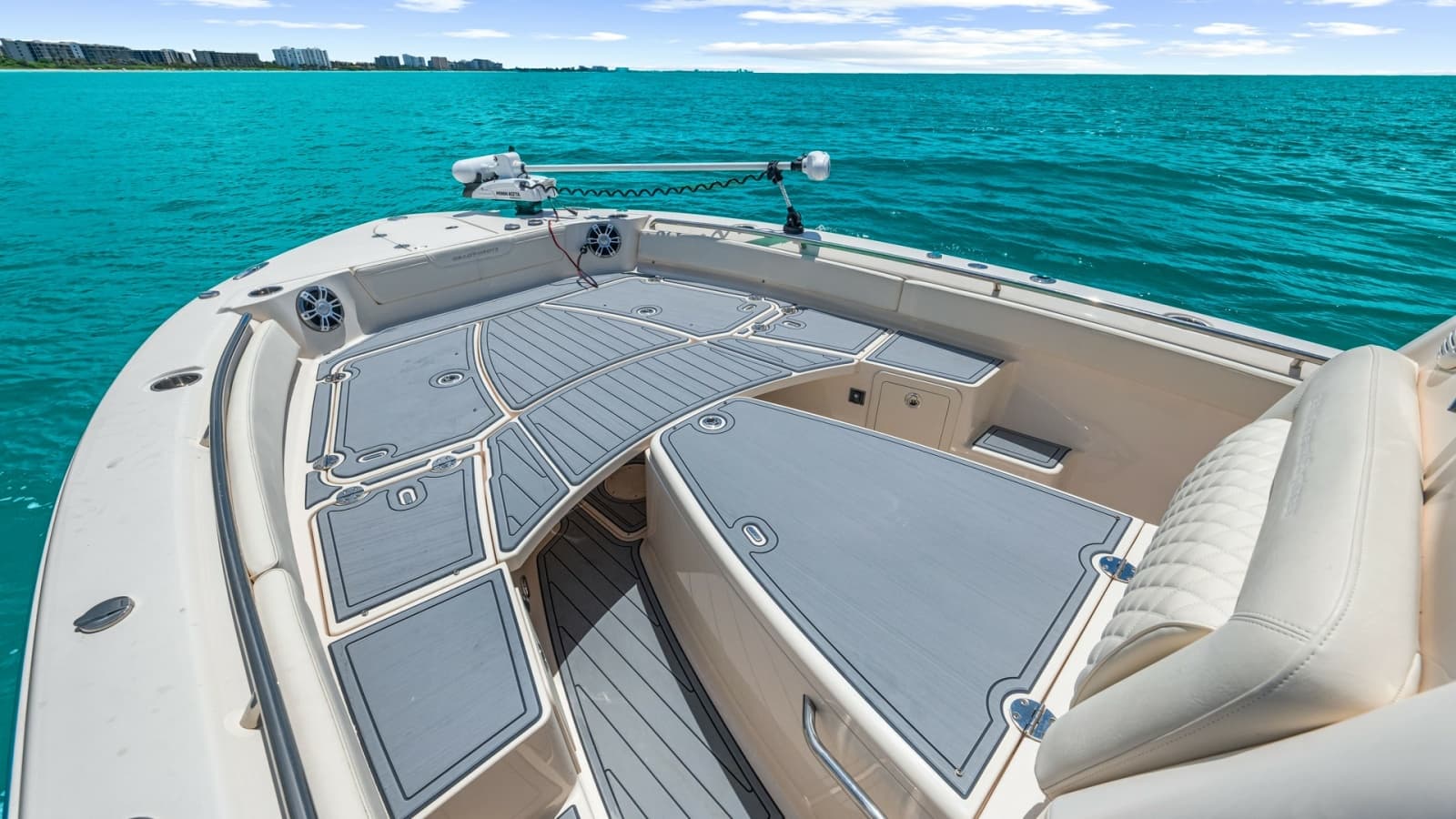 Spacious Bow with Seating