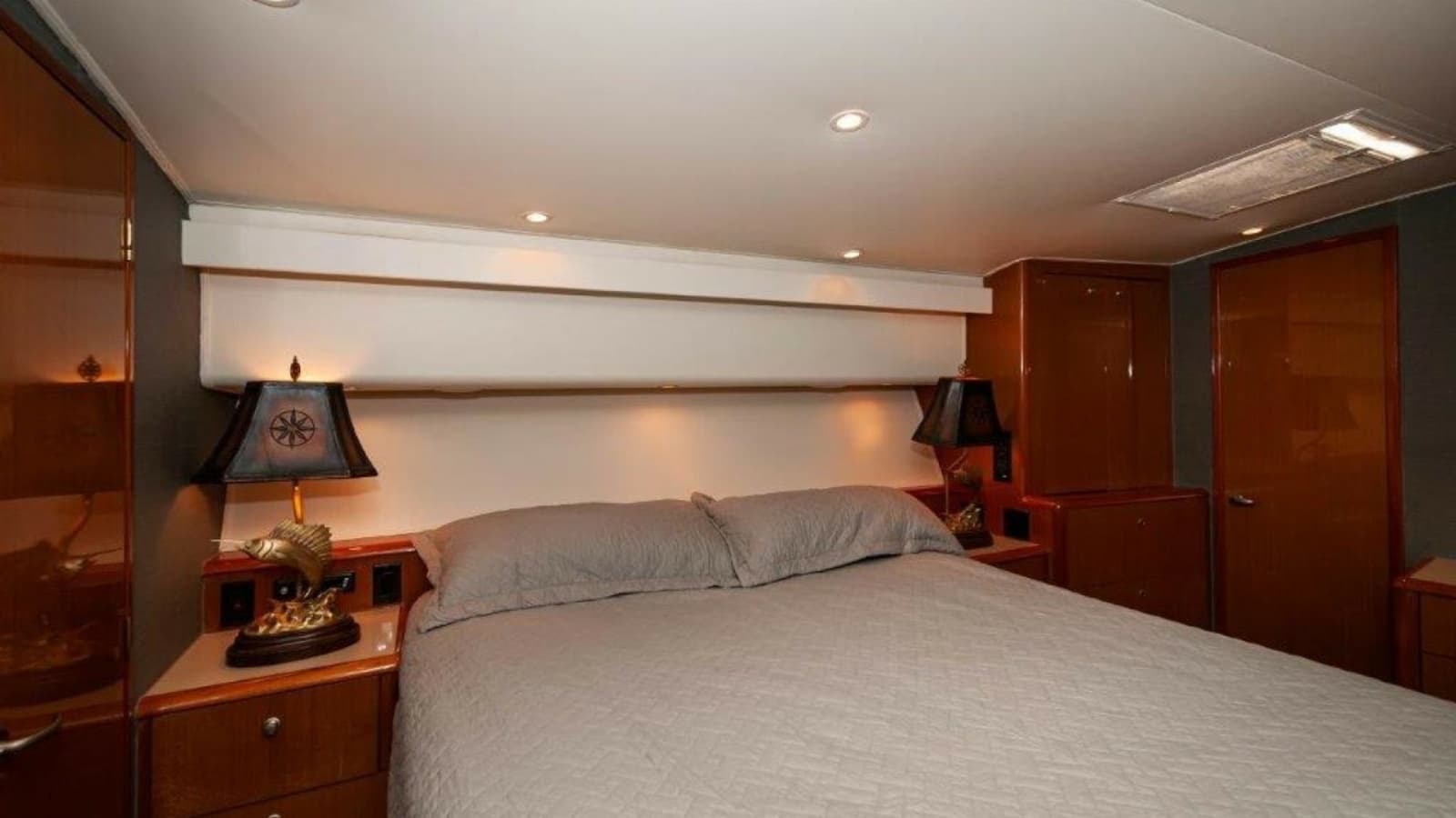 2001 61 Viking Convertible Ellie B Master Stateroom