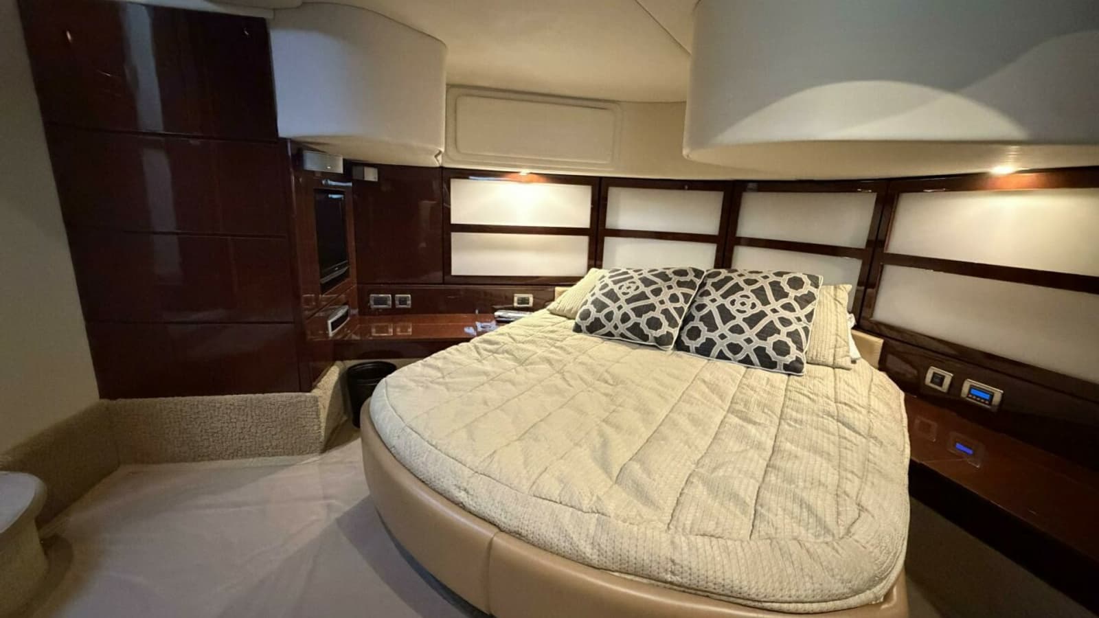 2008 Sea Ray 47 Sedan Bridge - Stateroom