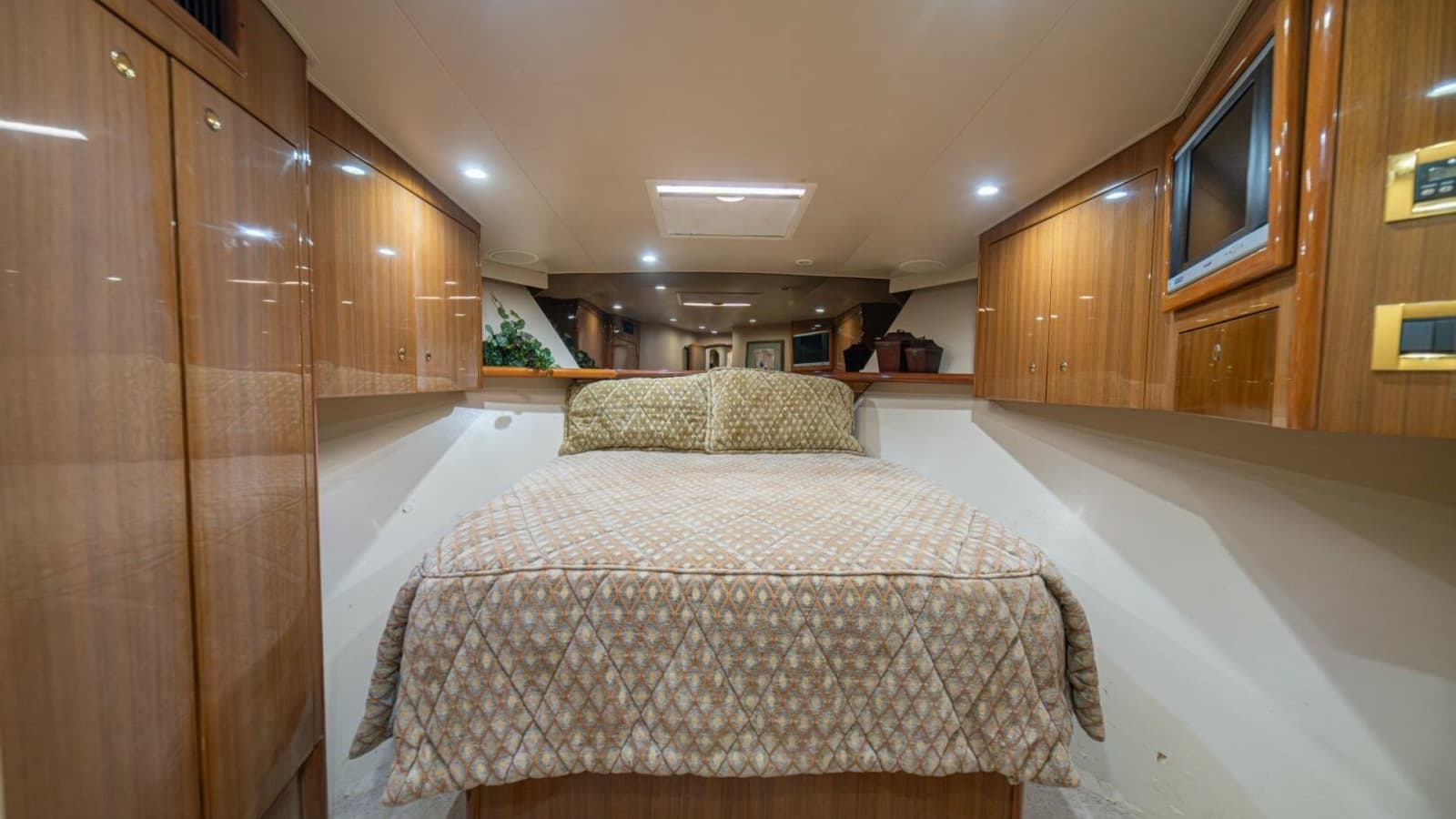 2006 Viking 56 "Scandaloso"