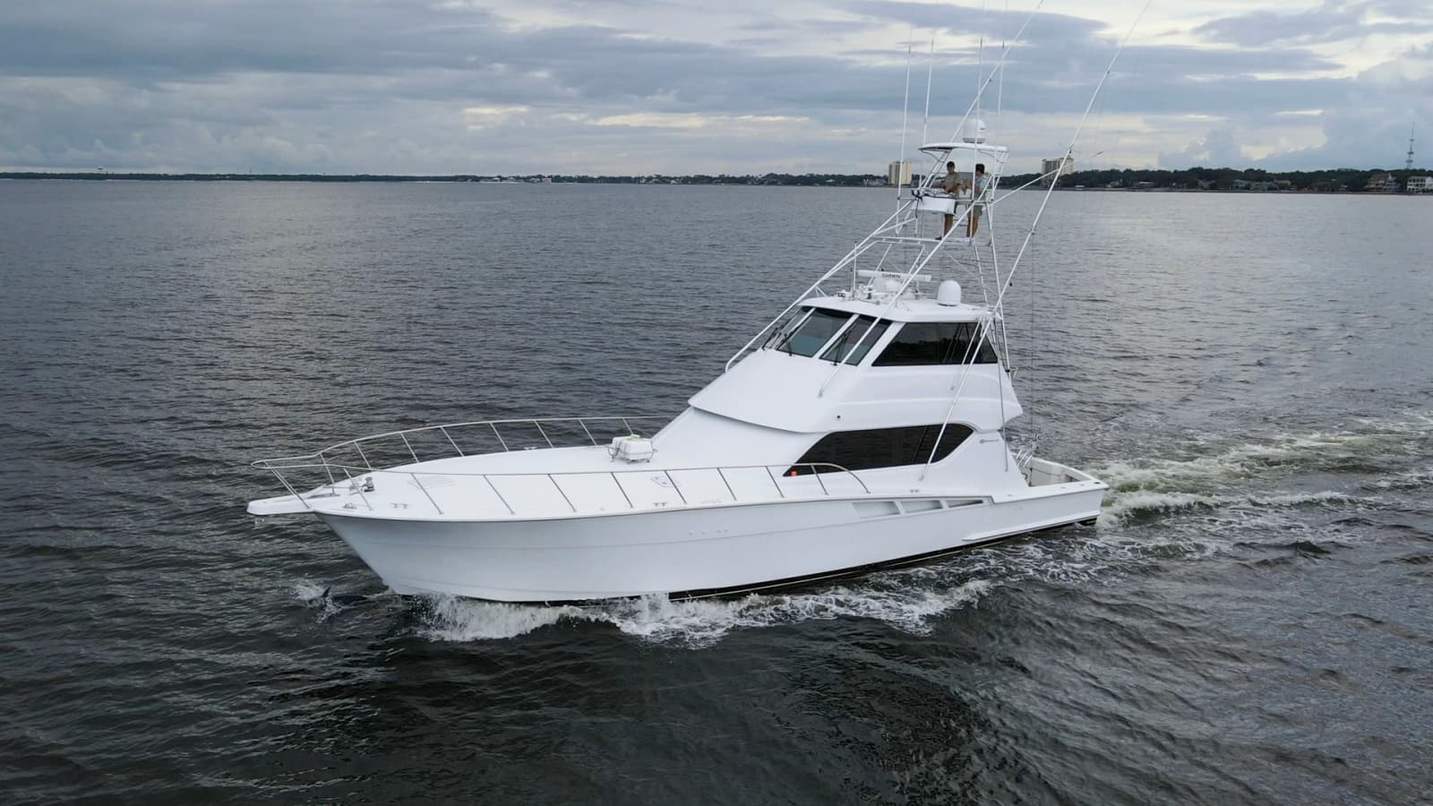 1999 Hatteras 60 Enclosed Bridge Better Days Exteriors (7)