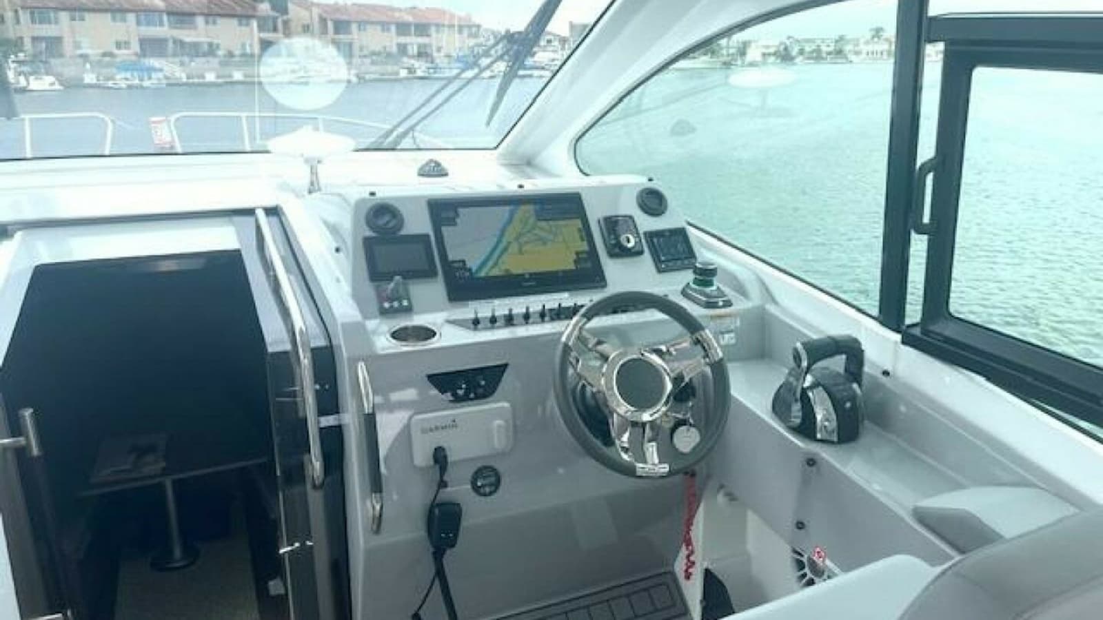 2022 Beneteau 32 Gran Turismo "FORTUNA" - Helm Station with Navigation Display