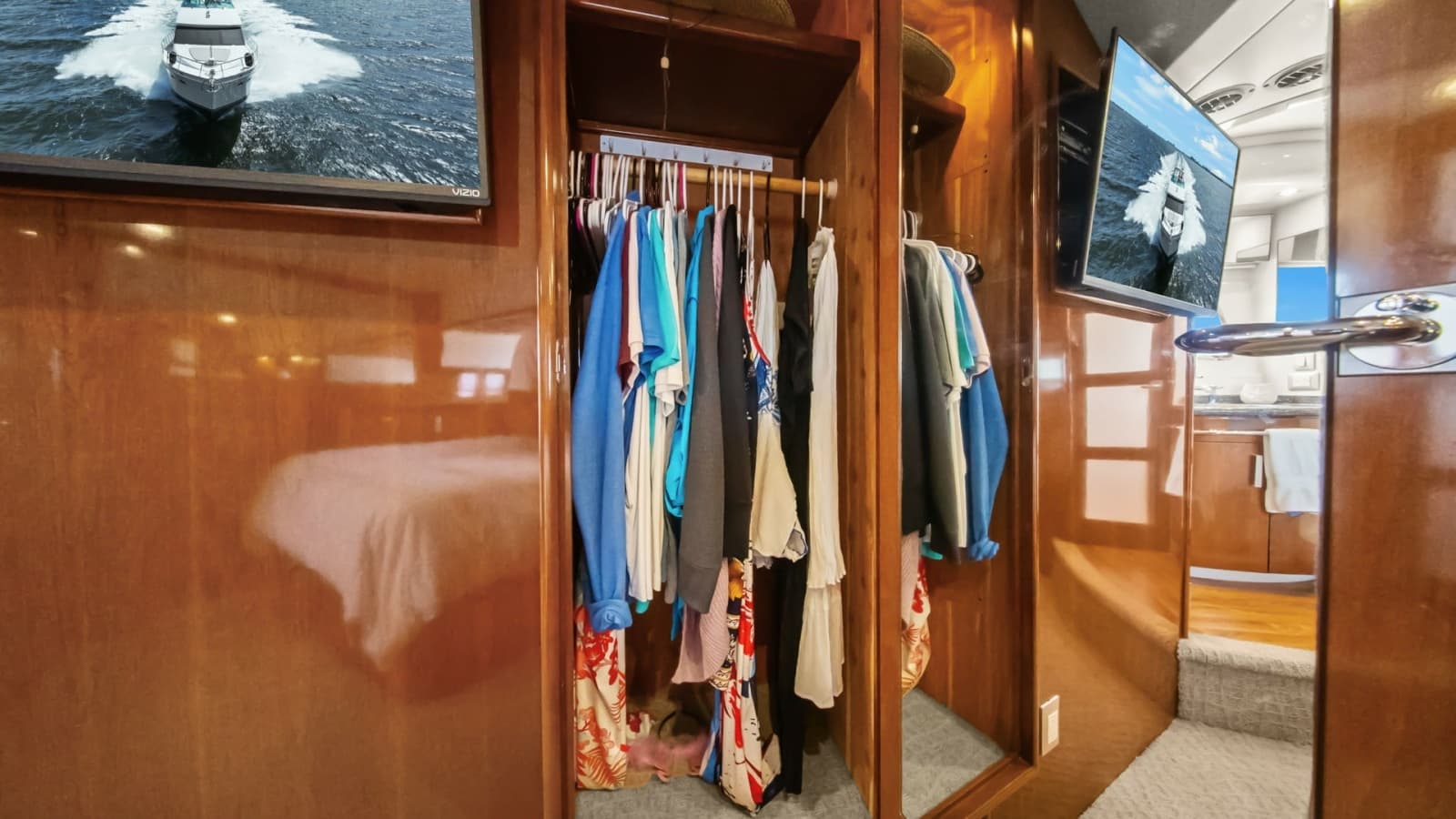 2008 Carver 56 Voyager