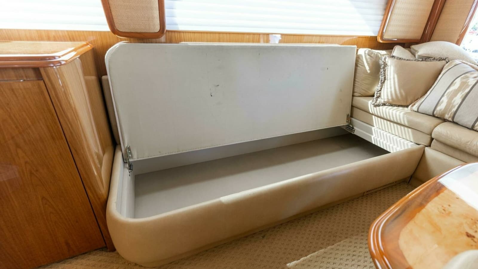 2013 Viking 76 Convertible- REEL FIRE- Salon Storage