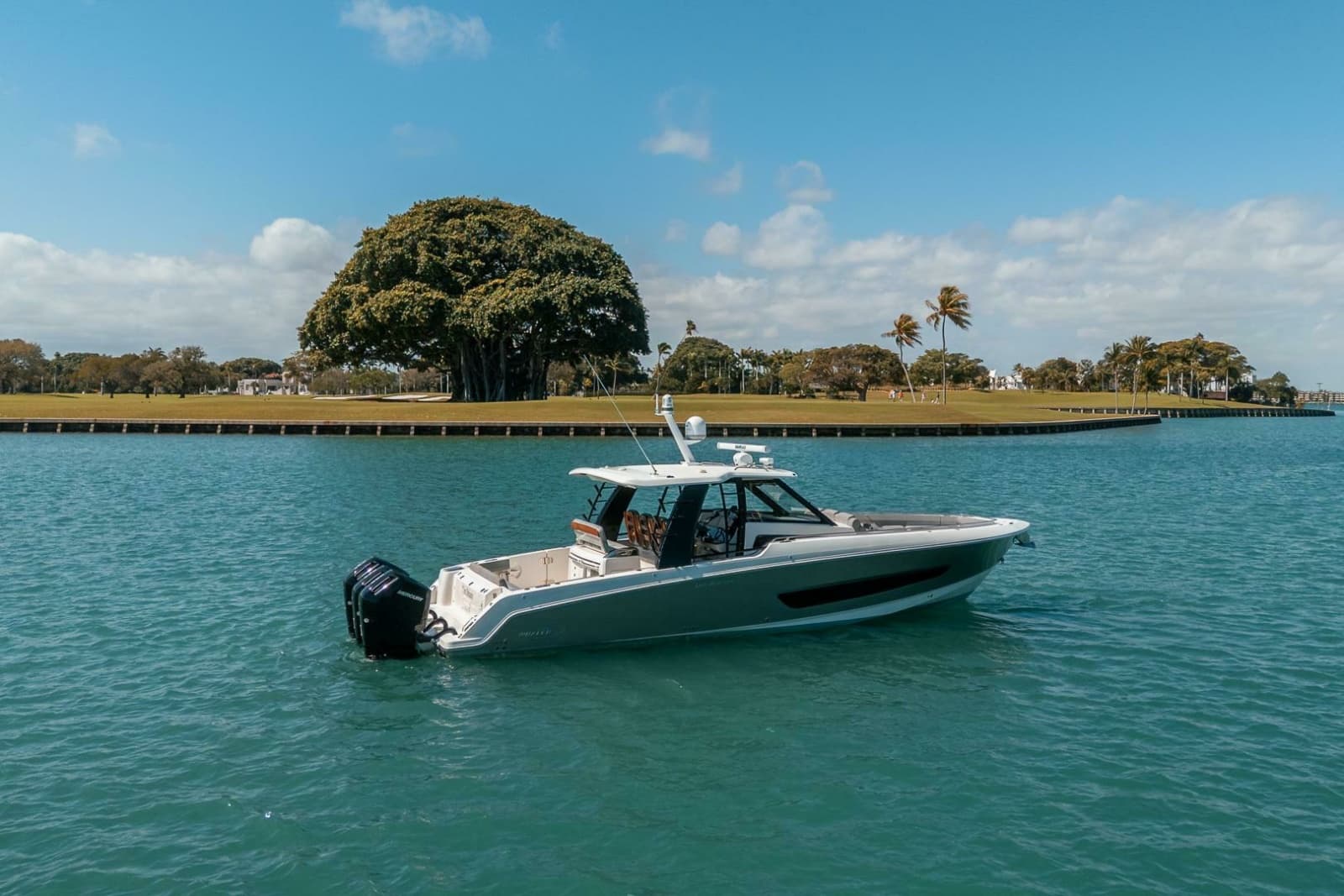 2023 Boston Whaler 420 Outrage
