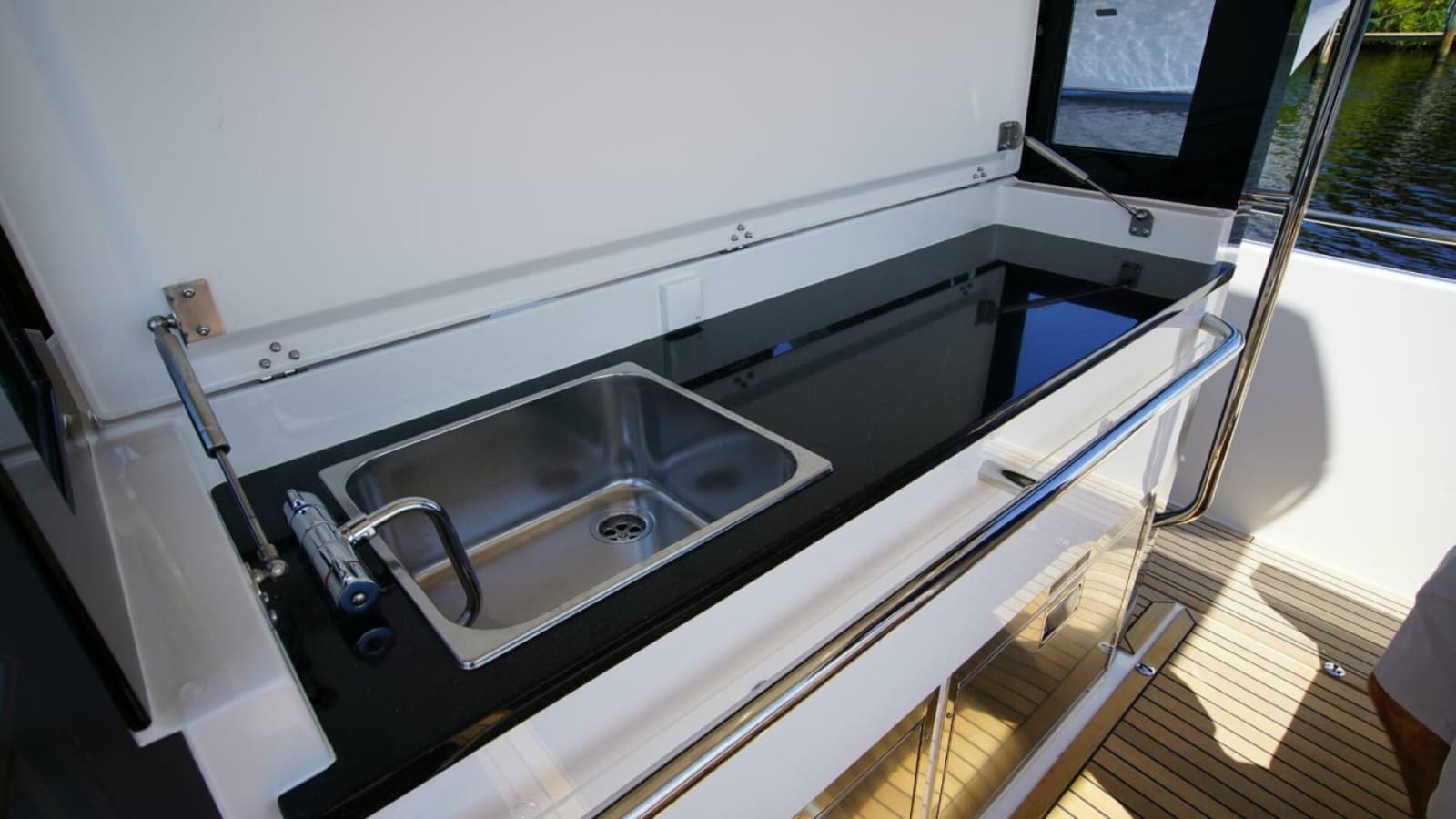2025 Nimbus Tender 11