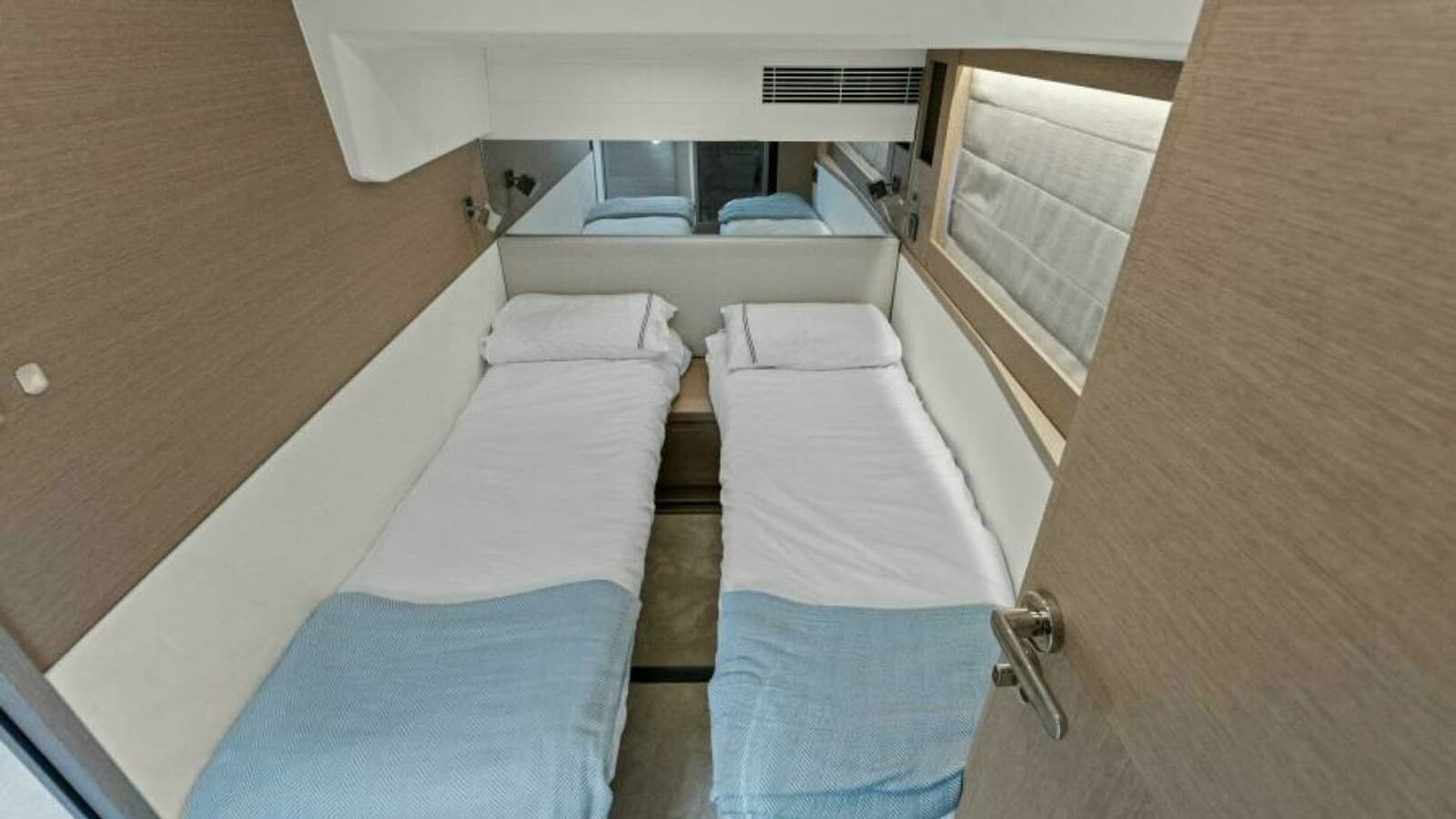 2022 59 Prestige Flybridge - How Sweet It Its - Guest Stateroom