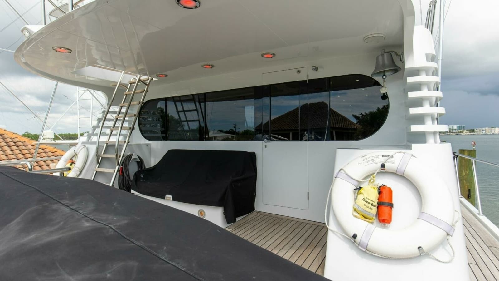 1989 116' Feadship - Boss - Cockpit