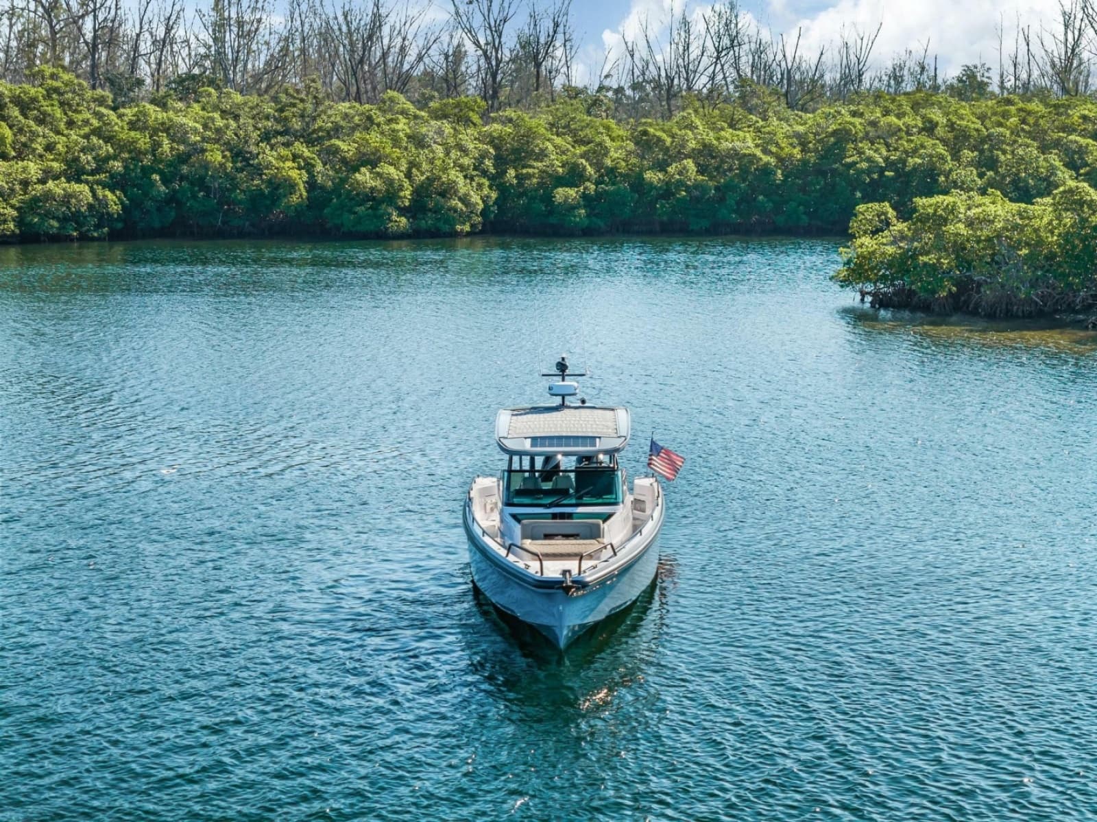 Axopar 37 - Exterior Profile