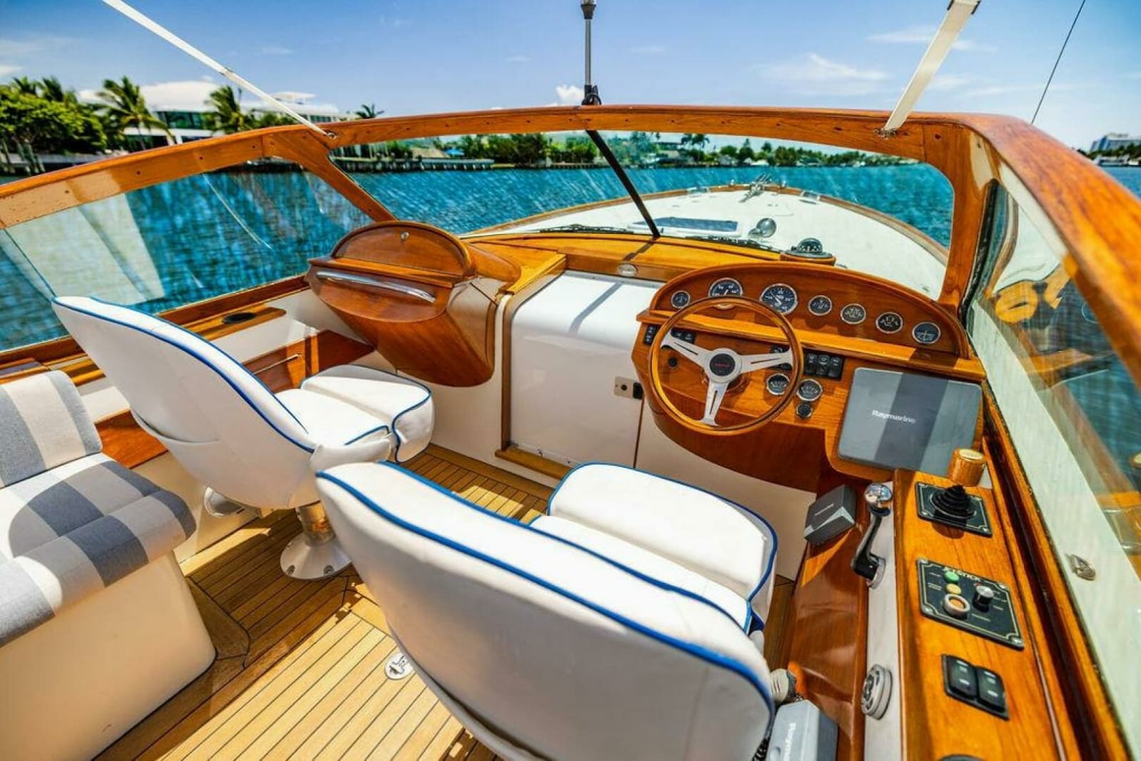 2004 Hinckley Talaria 29 R