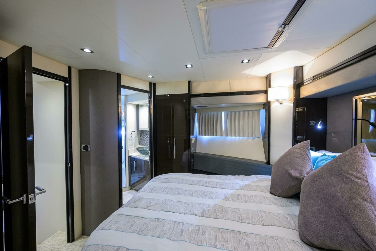 Marquis 66 ANDIAMO - Forward Stateroom
