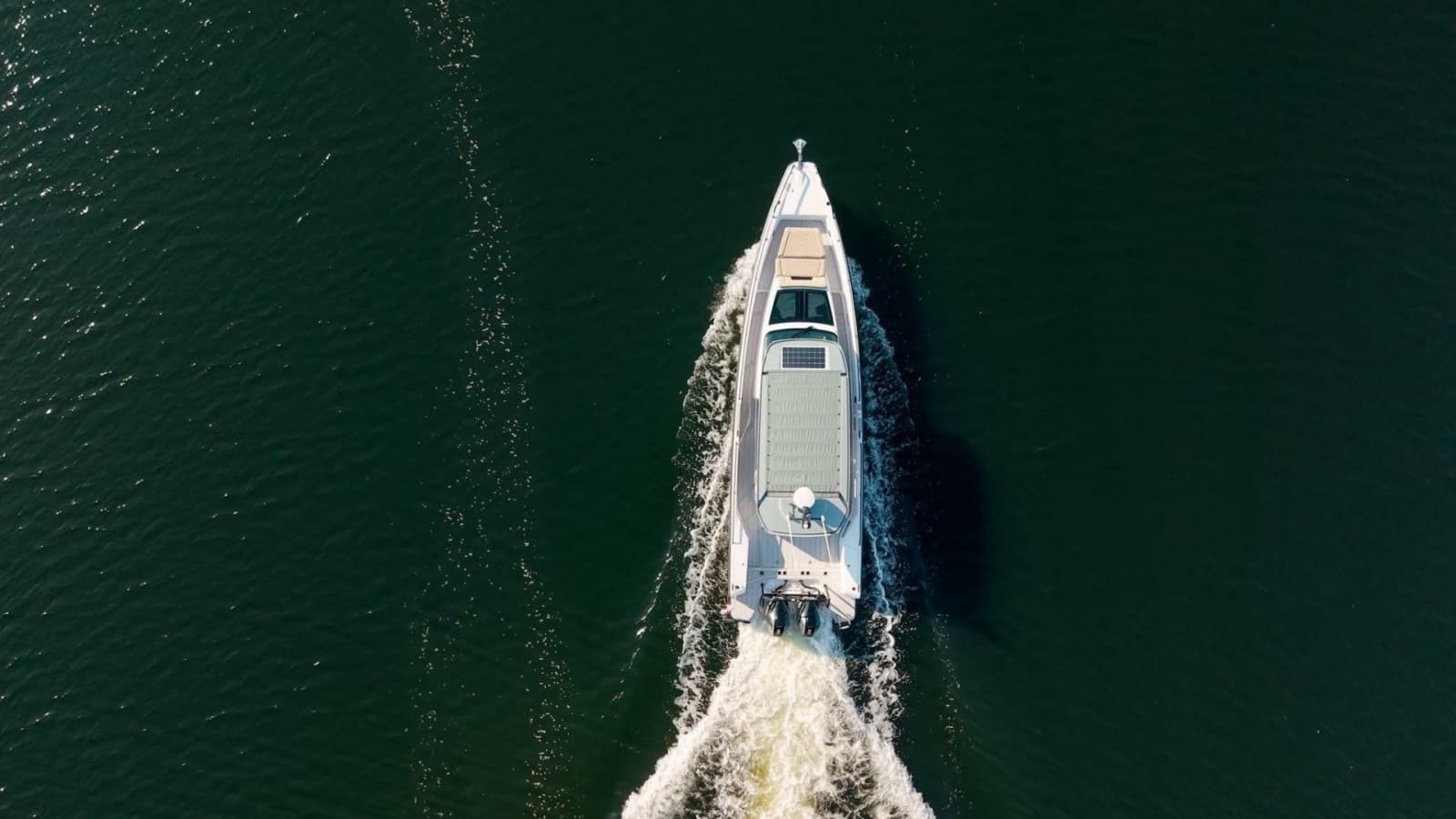 Axopar 37 - Exterior Profile