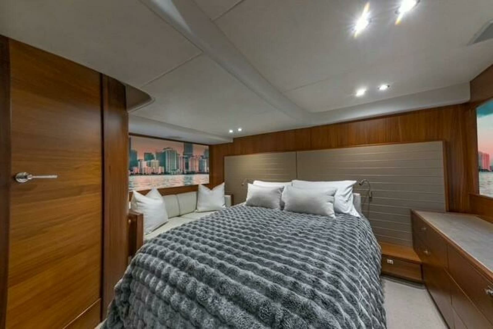 2017 Princess V48