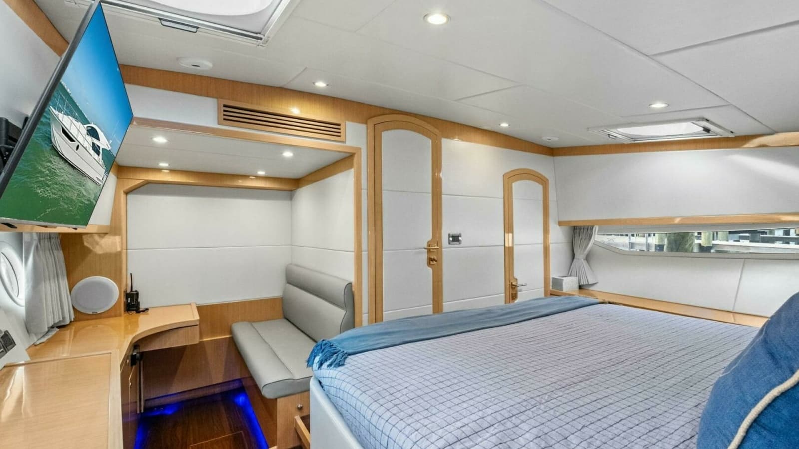 2018 Outboard Express Catamaran 47
