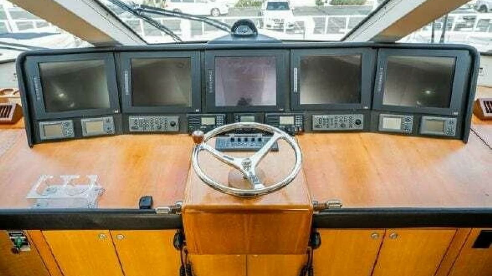 2008 77 Enclosed Bridge "Desperado"-Helm"