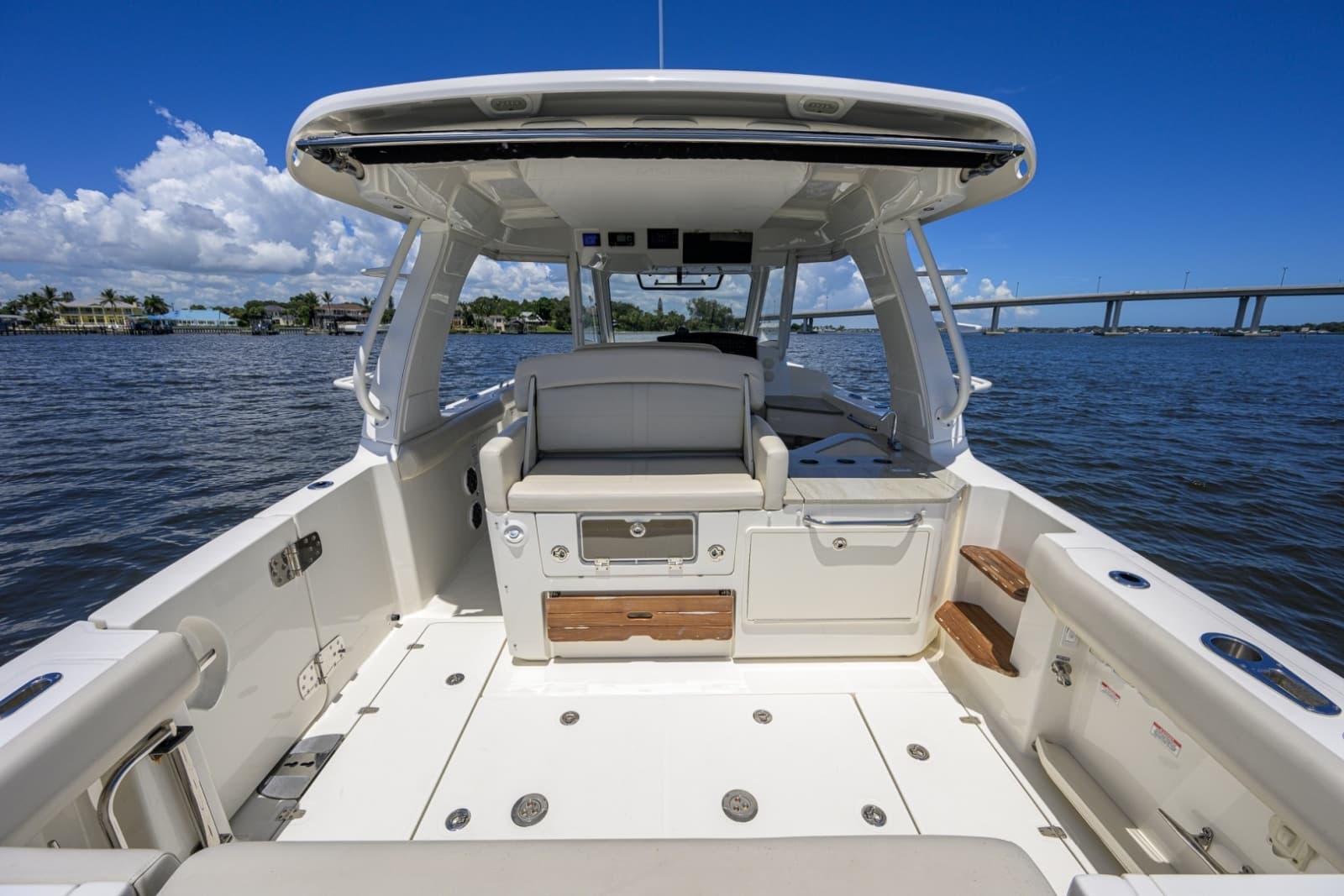 Boston Whaler 35 - DERRYN -  Cockpit