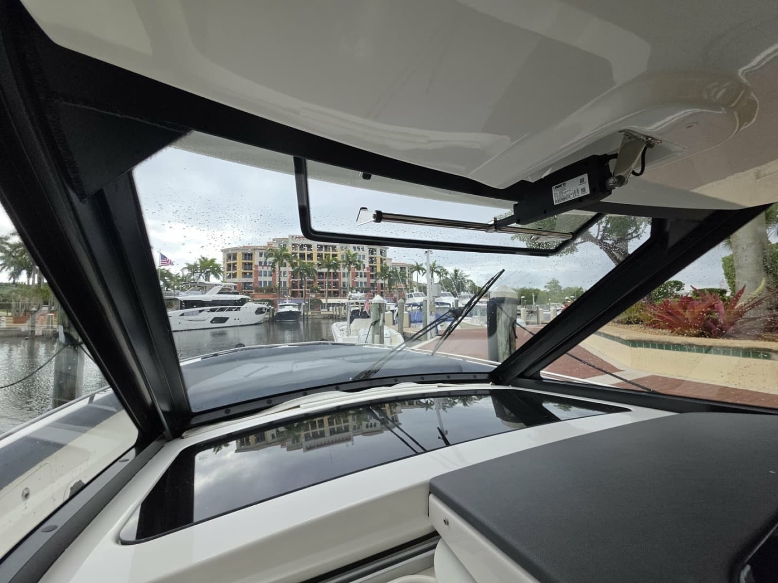 2021 Boston Whaler 420 Outrage BFT-Profile