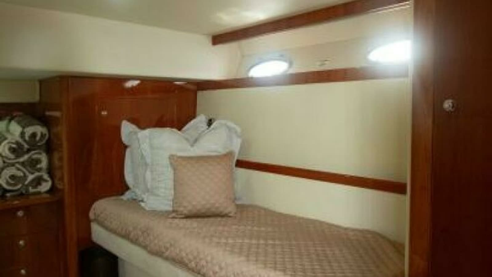 2012 Riviera 50 Sport Yacht "Contessa" - Guest Cabin with Single Berth