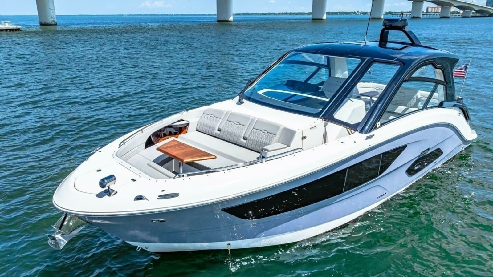2022 Sea Ray 370 OB