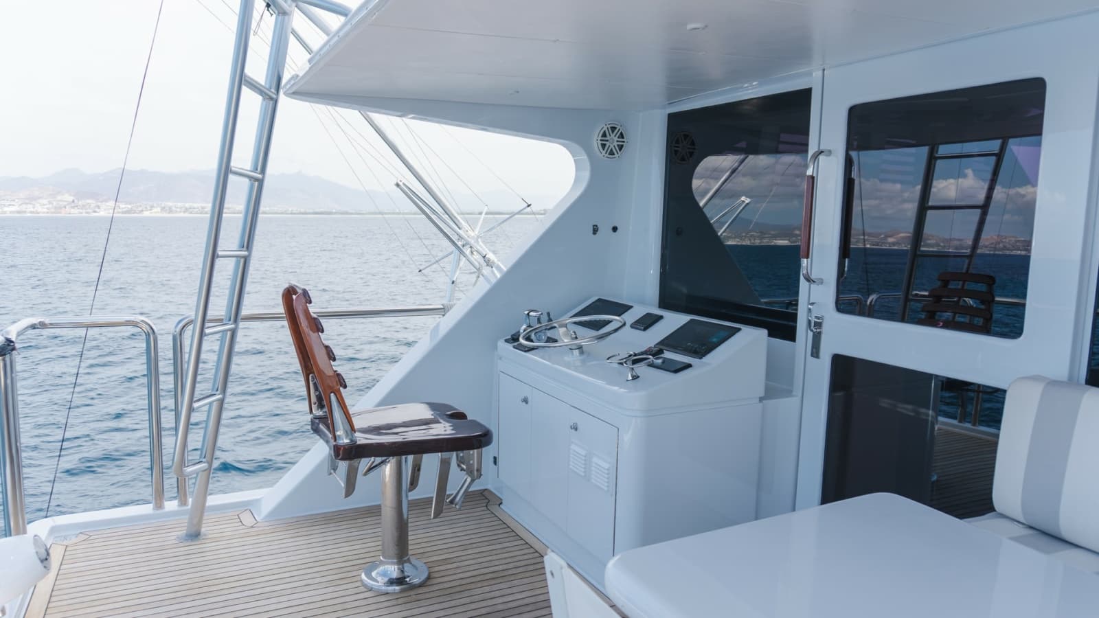 Flybridge Helm Station with Seating