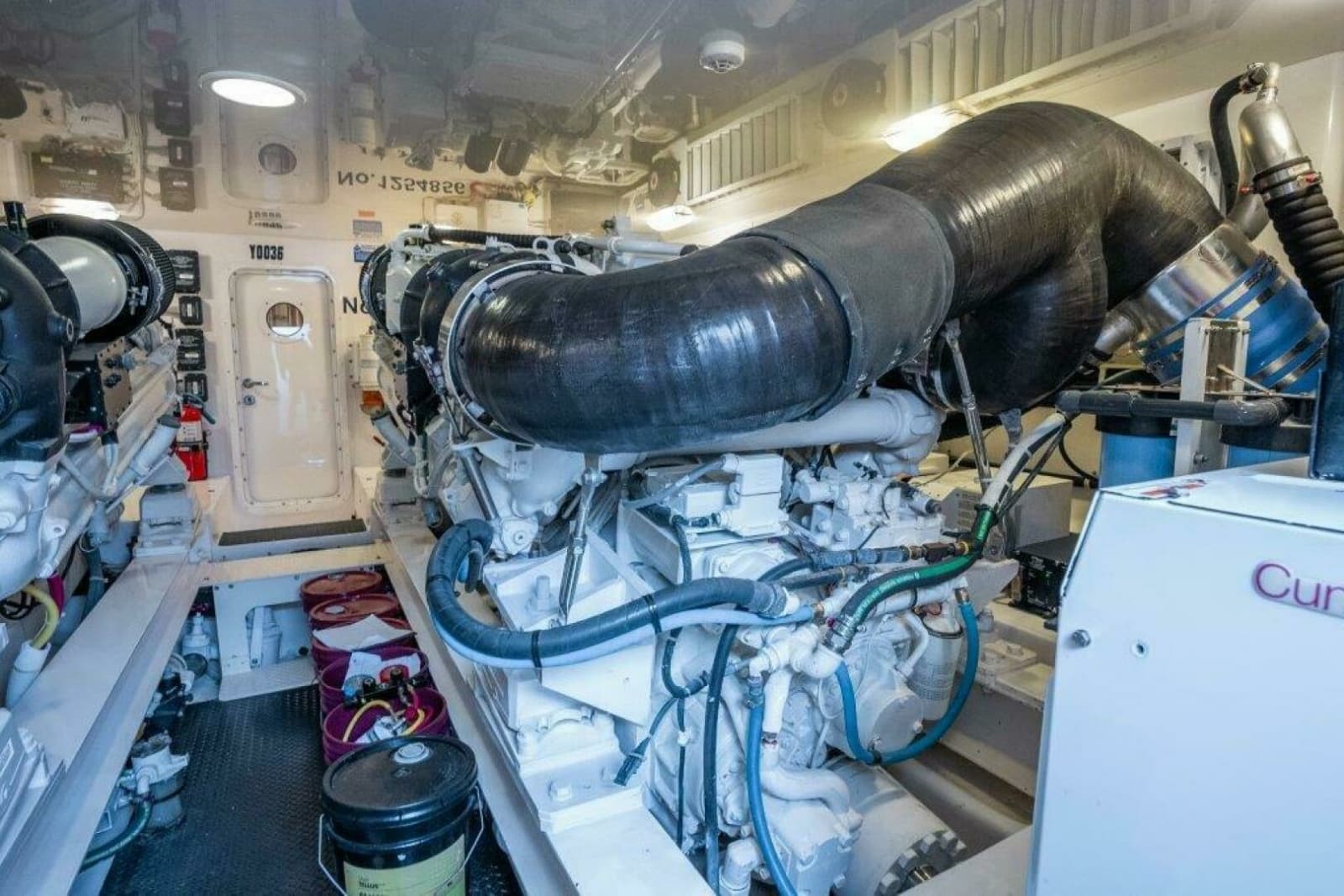 2015 Viking 66 No Collars - Engine Room