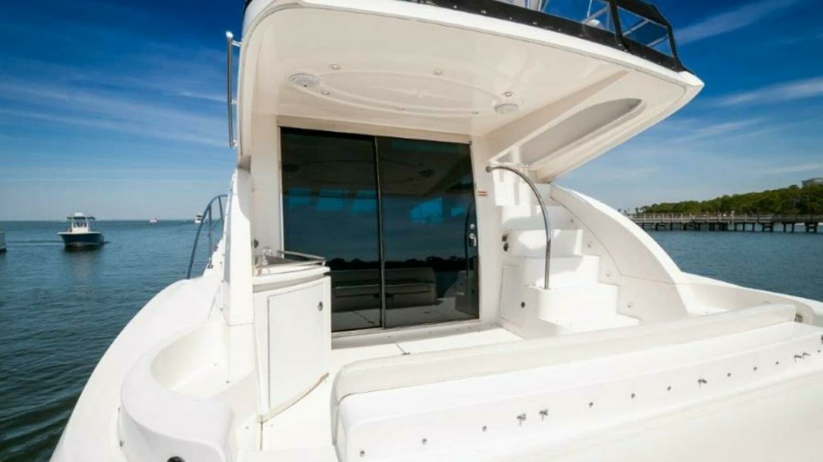 2006 47 Cruisers Cockpit