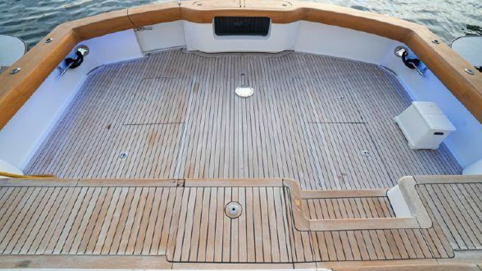 2008 77 Enclosed Bridge "Desperado"-Cockpit